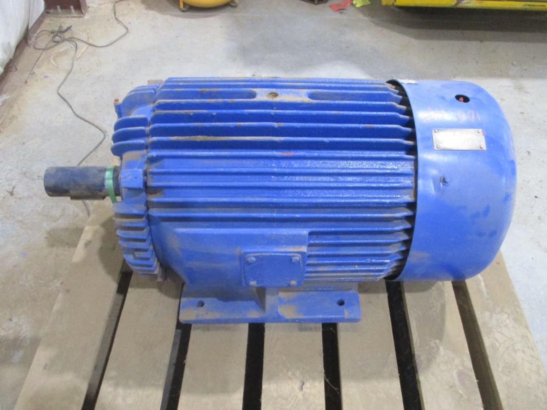 TOSHIBA 3 PHASE 100HP 1760RPM 405T FRAME A/C MOTOR P/N B1004FFF3A3, 1246# lbs (There will be a $40 R - Image 3 of 6