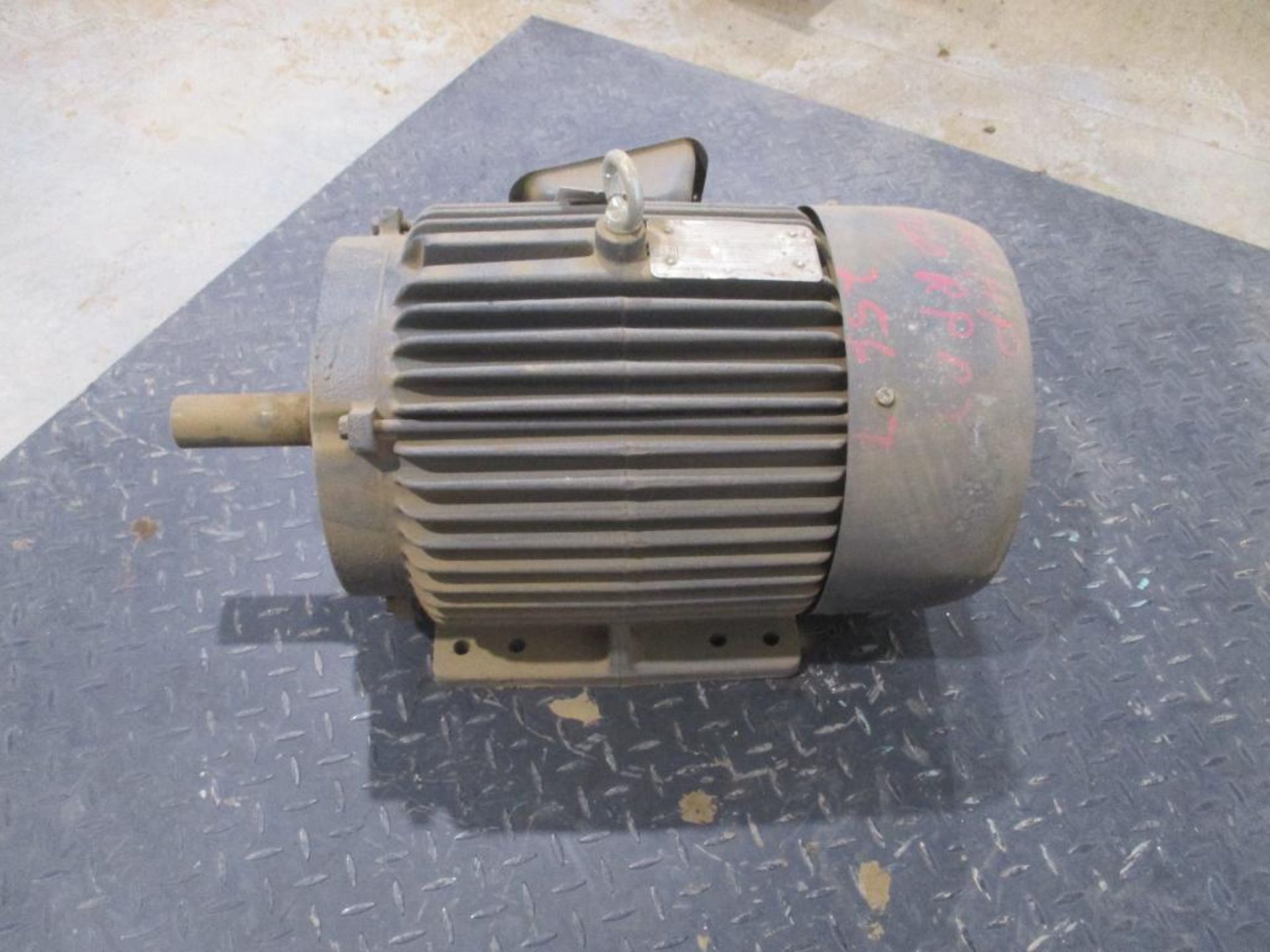 TOSHIBA 3 PHASE 20HP 1760RPM 256T FRAME A/C MOTOR P/N L02041LF2USW, 285# lbs (There will be a $40 Ri - Image 3 of 5