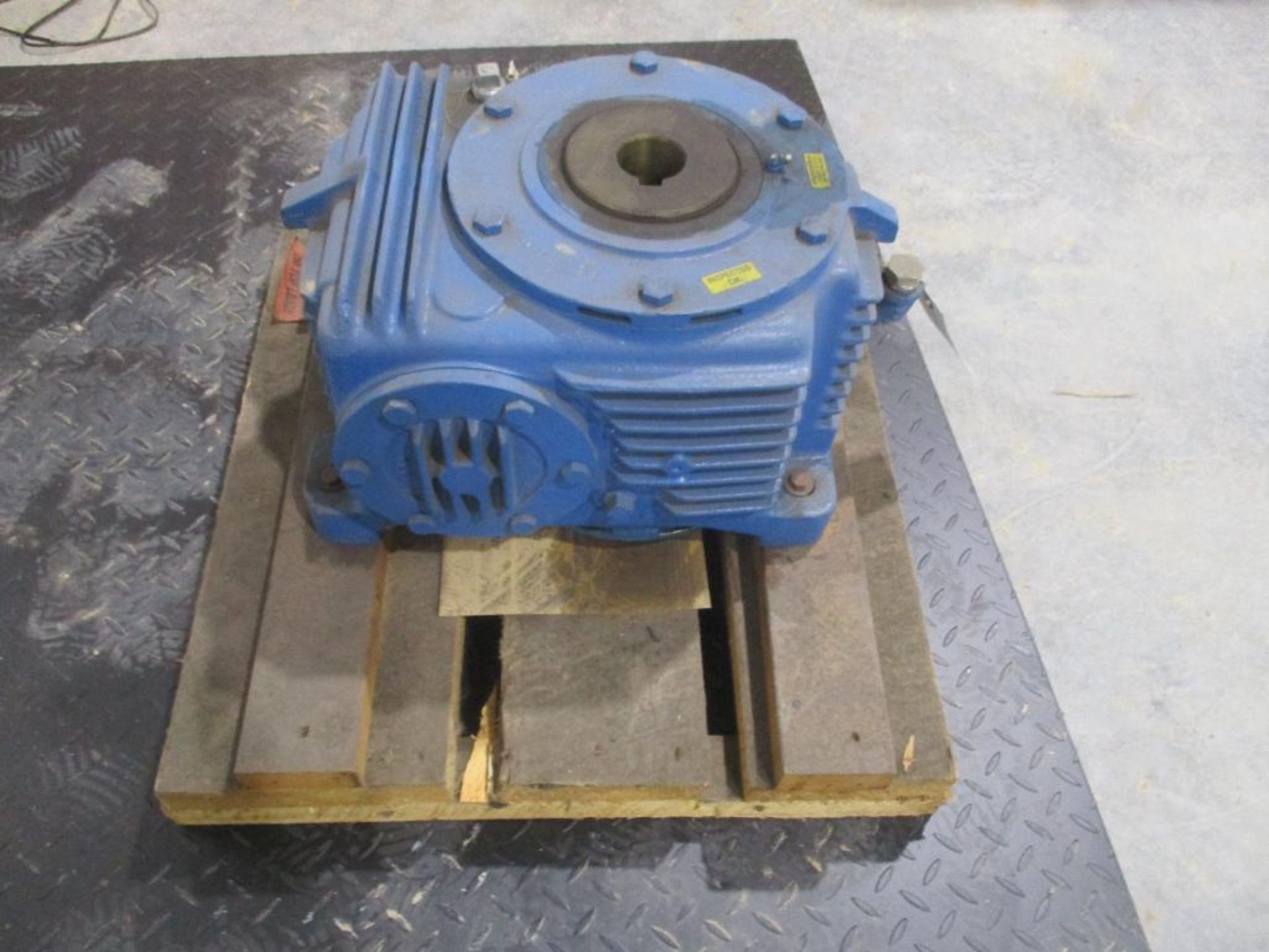 TEXTON 4-1 RATIO REDUCER P/N SHV50A830-8B , 331# lbs (There will be a $40 Rigging/Prep fee added to - Image 2 of 5