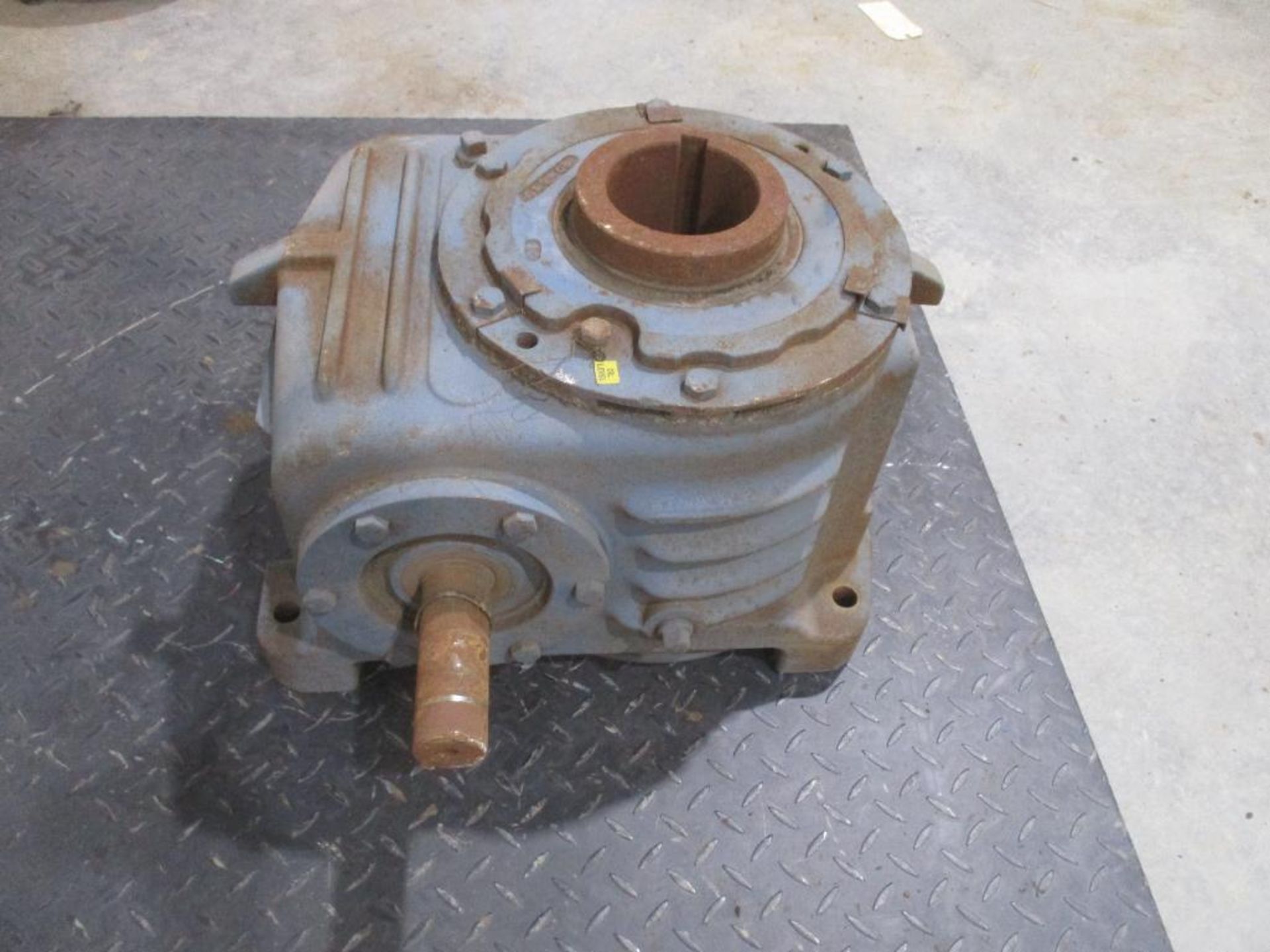 CONE DRIVE 30 RATIO REDUCER P/N SHV60B201Y0A, 404# lbs (There will be a $40 Rigging/Prep fee added t - Image 2 of 5