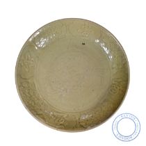 A RARE LONGQUAN CELADON FOUR-CHARACTER CHARGER, YUAN/EARLY MING DYNASTY, 13TH/14TH CENTURY