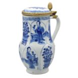 A CHINESE BLUE AND WHITE GILT-METAL MOUNTED PORCELAIN TANKARD AND COVER, QING DYNASTY, KANGXI PERIOD