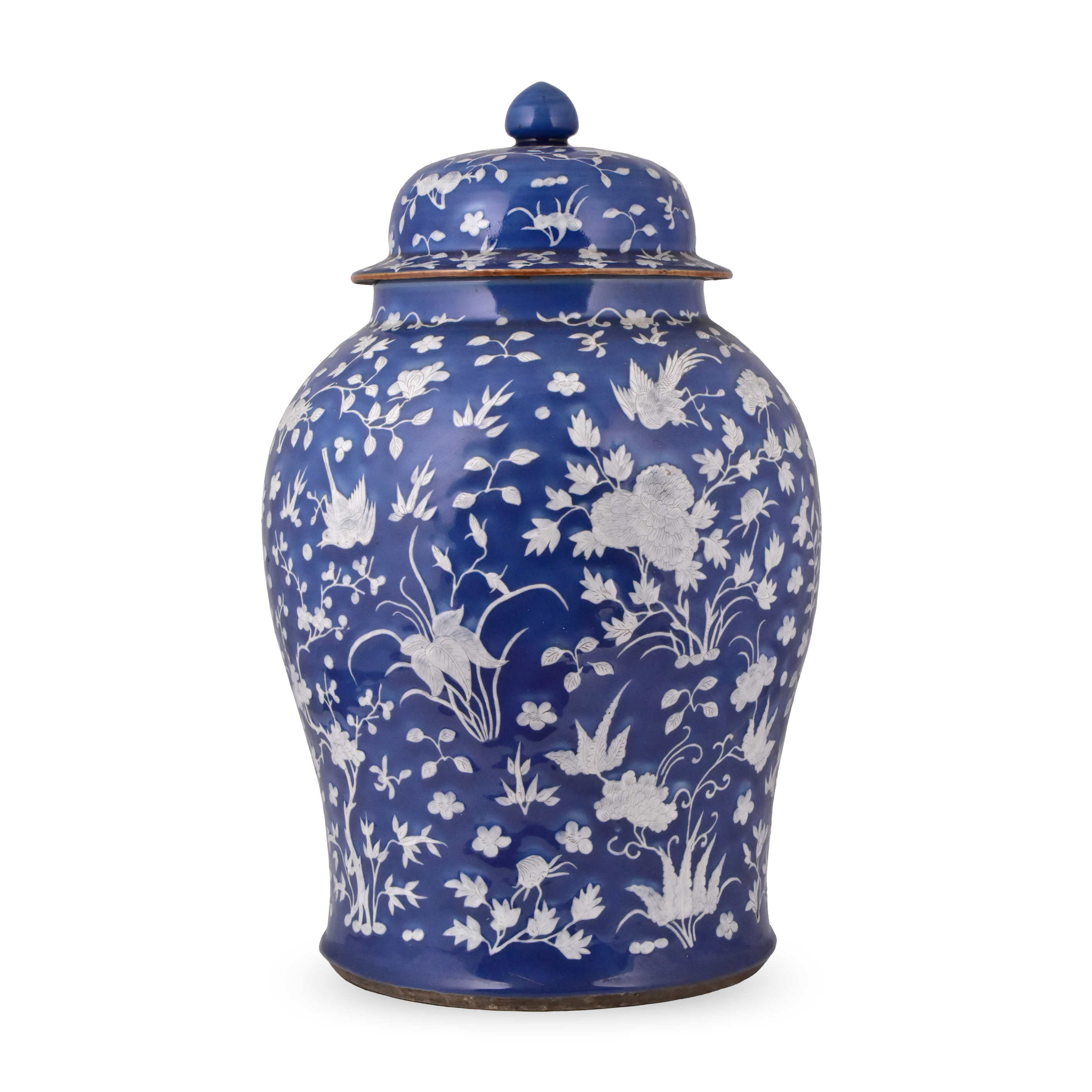 A LARGE CHINESE EXPORT BLUE GROUND PORCELAIN BALUSTER VASE, QING DYNASTY, MID 19TH CENTURY