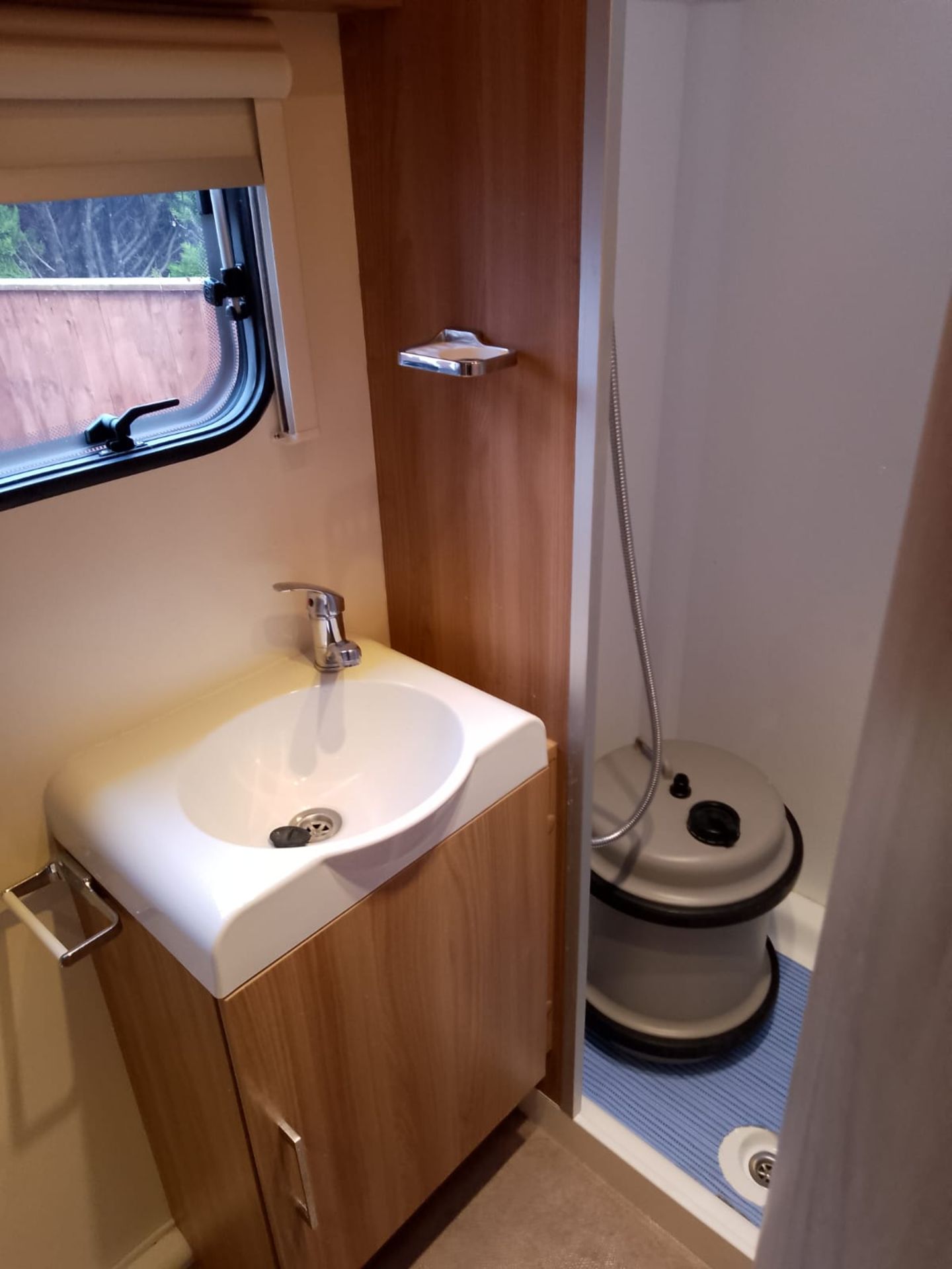 2018 BAILEY PERSUIT 430/4 4 BERTH TOURING CARAVAN FIXED BED - Image 9 of 10