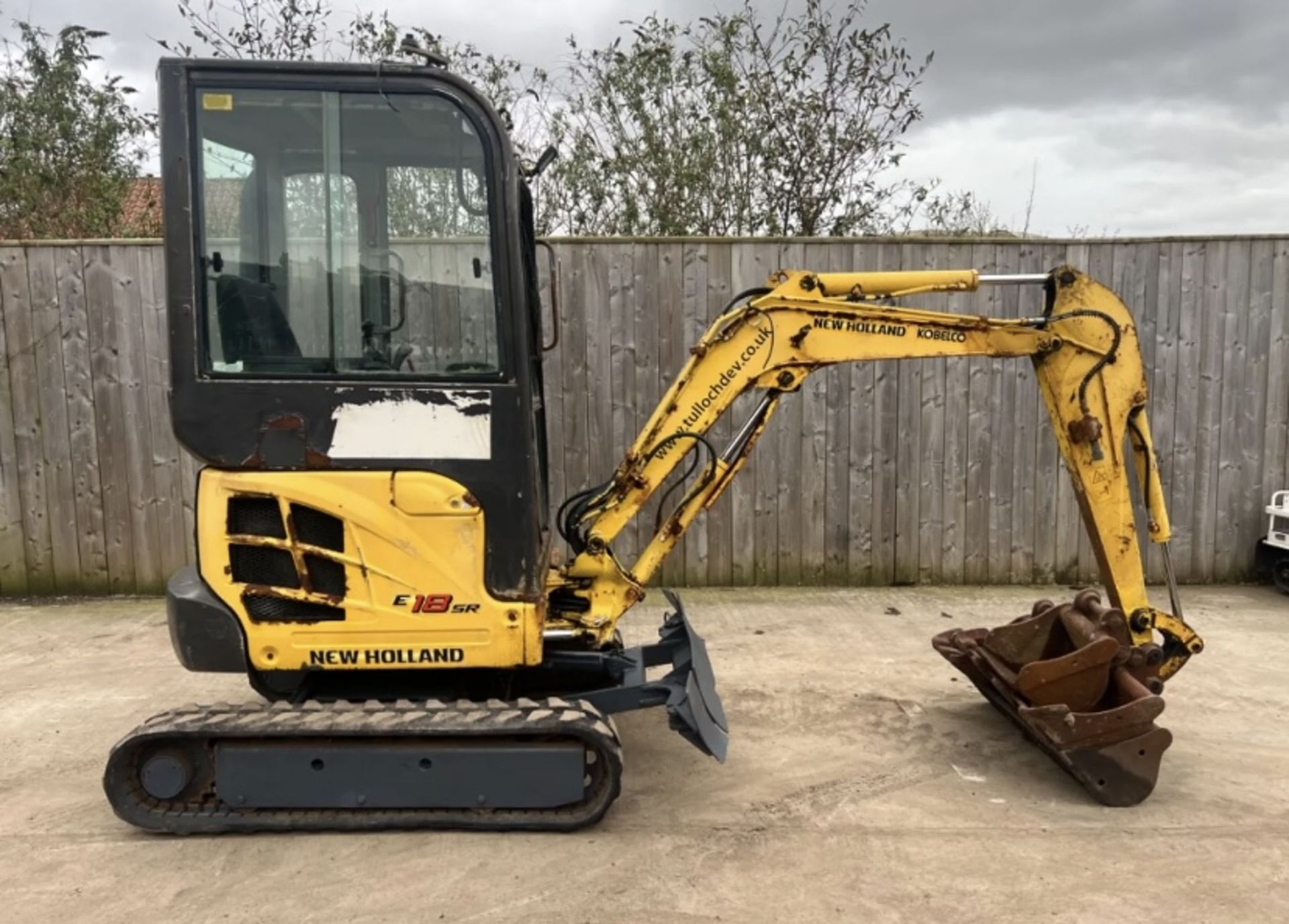 NEW HOLLAND E18SR MIN DIGGER