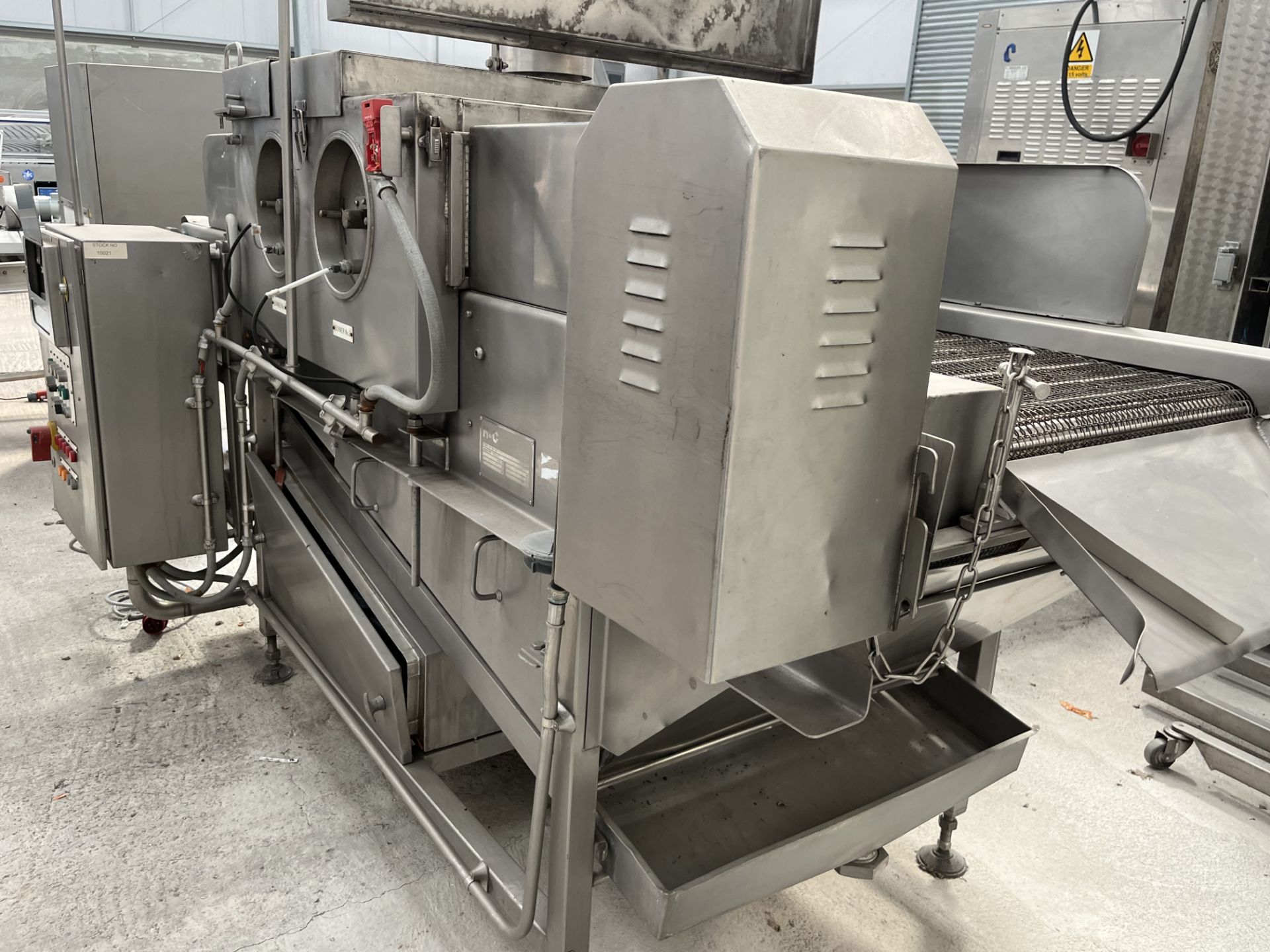 H+C INLINE TOP + BOTTOM GAS OVEN  3 PHASE POWER  600mm WIDE WIRE CONVEYER  HEIGHT - approx - - Image 4 of 11
