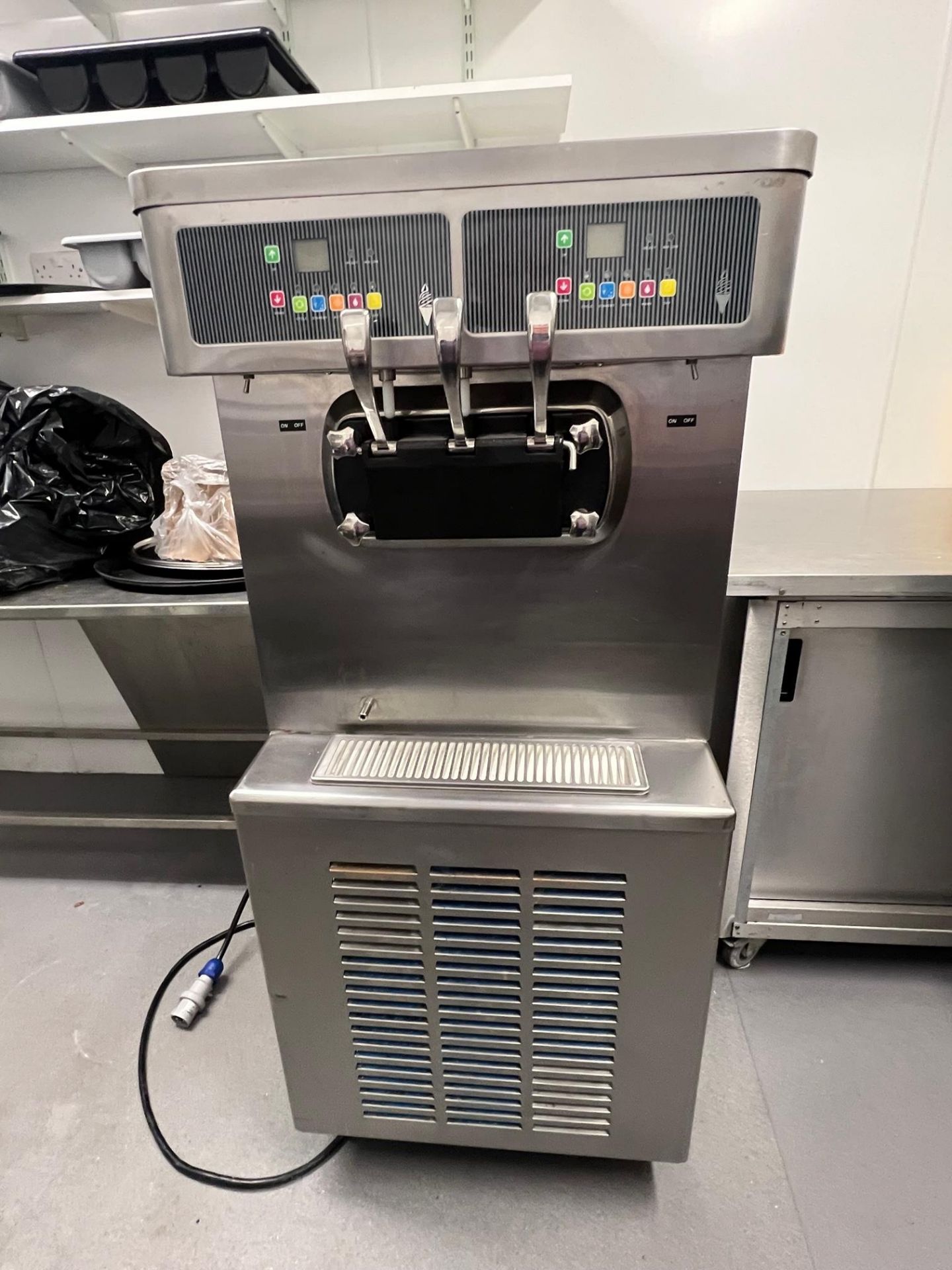 UNUSED ICE CREAM MACHINE - Image 2 of 7