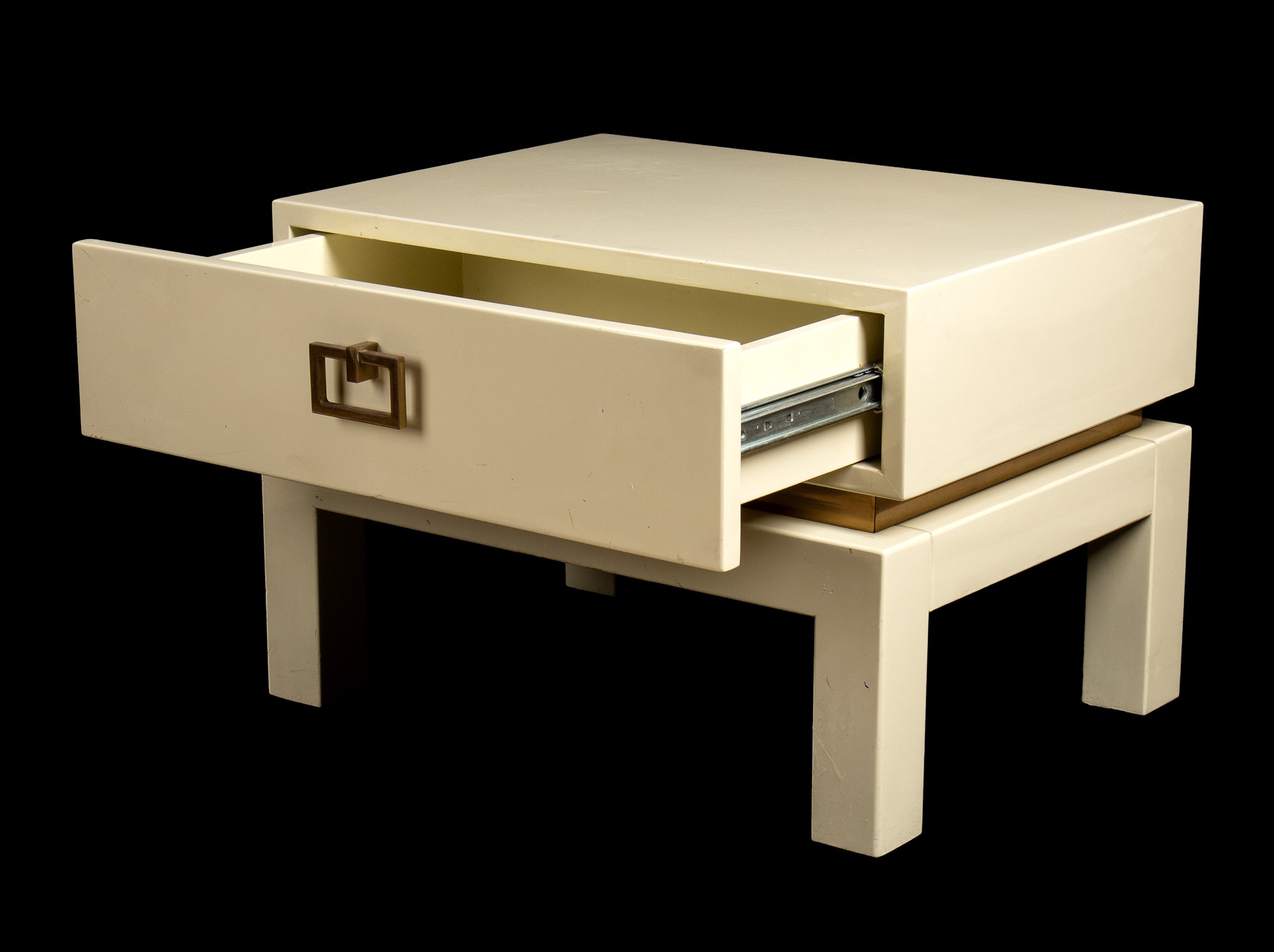 Pair of bedside tables in lacquered wood with brass handles - Image 16 of 27