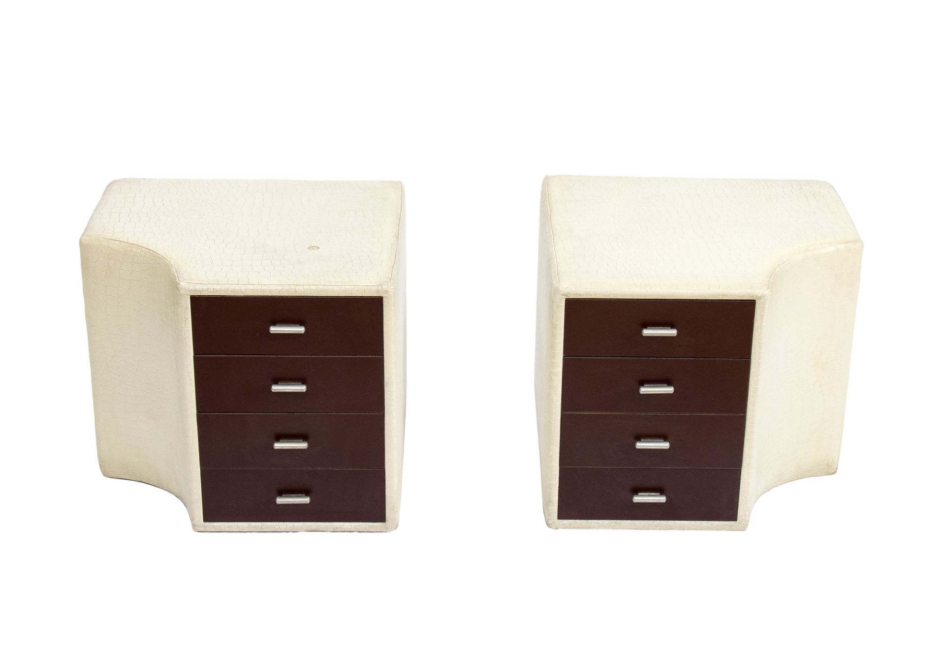 Guido Faleschini Pair of nightstands in white leather - Image 3 of 14