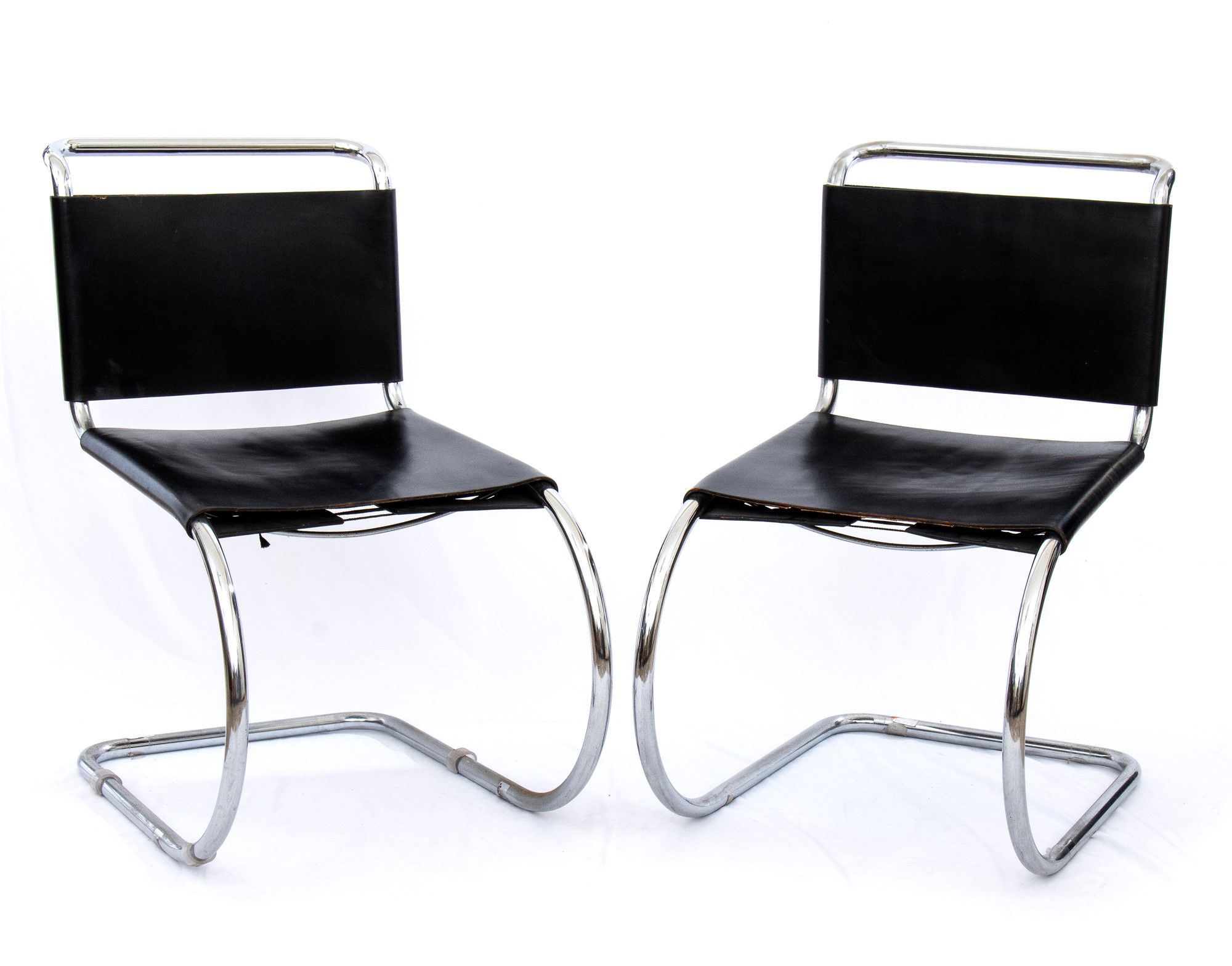 2 chairs in black leather and steel designed by Mart Stam and Marcer Beuer