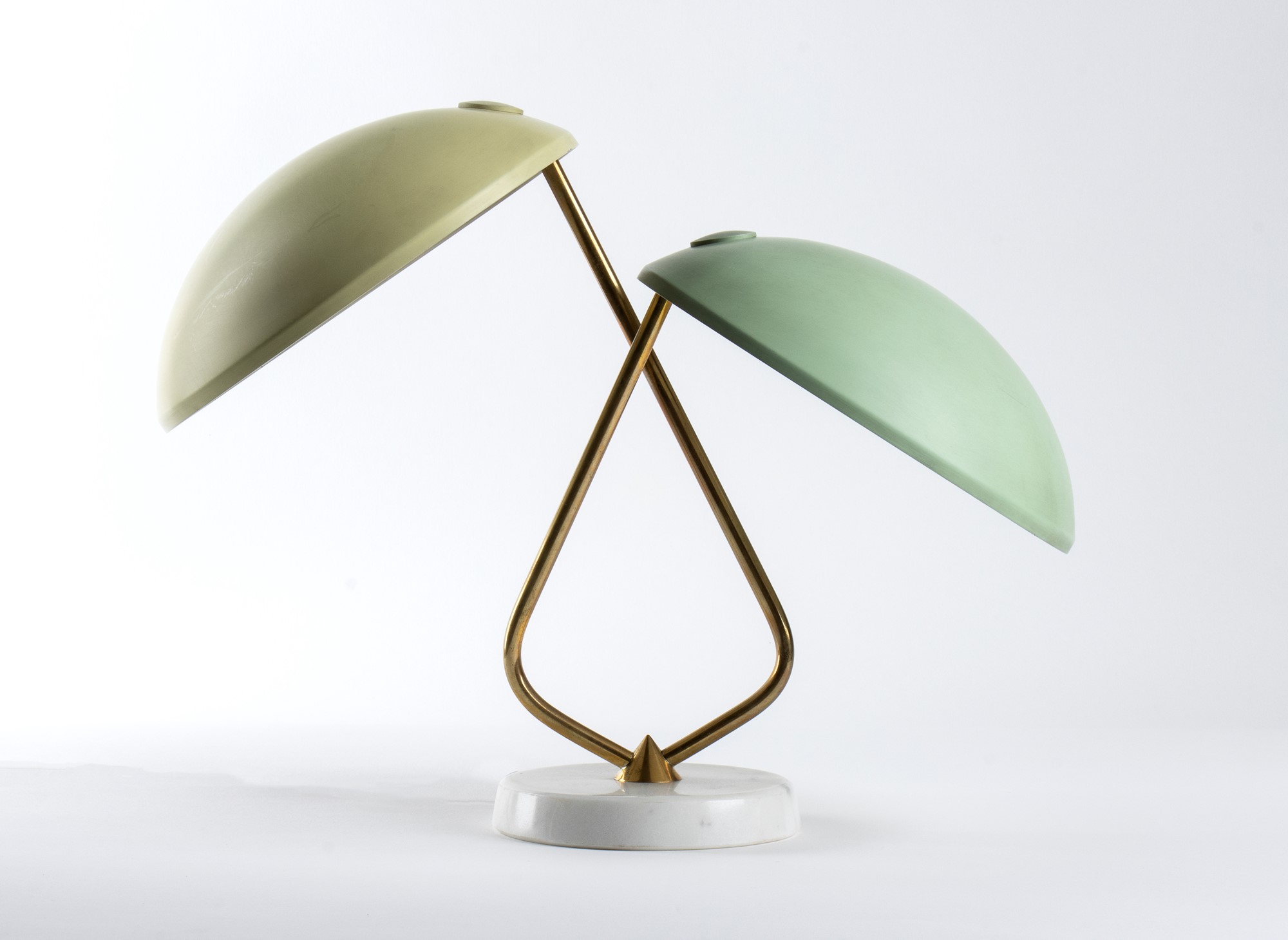 Stilnovo table lamp with marble base and brass structure. Shades in yellow and pastel green. - Bild 2 aus 15