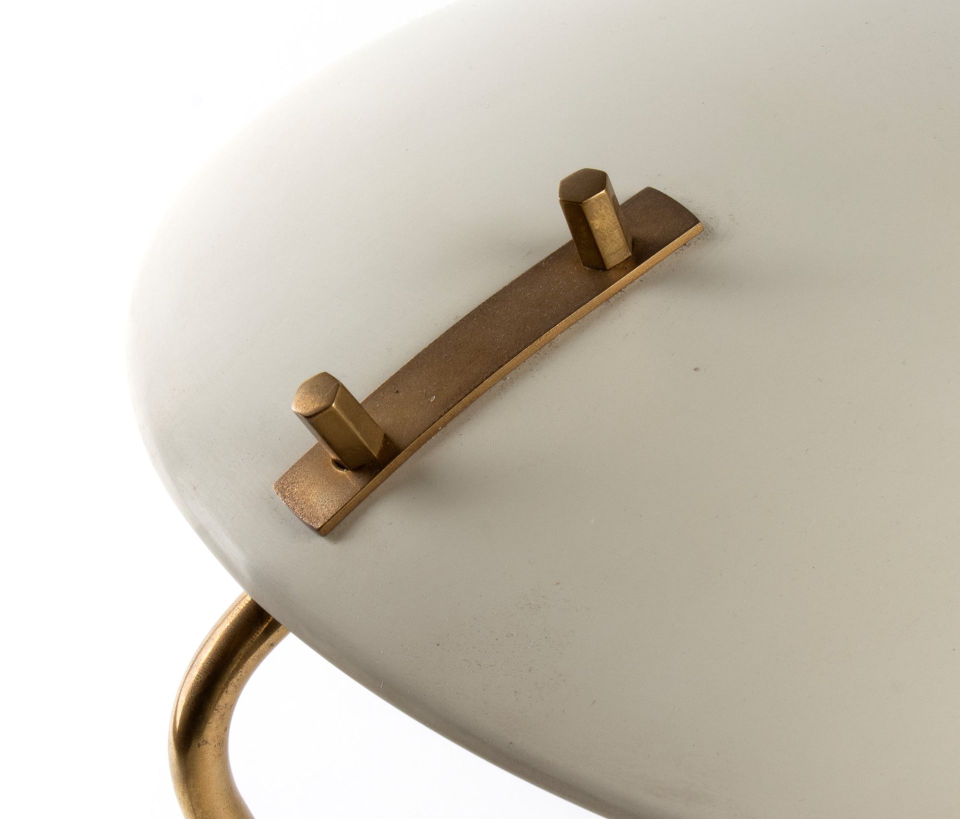 Bruno Gatta Table lamp model 8023 with a light. Cream white metal diffuser, brass stem and marble c - Bild 12 aus 19