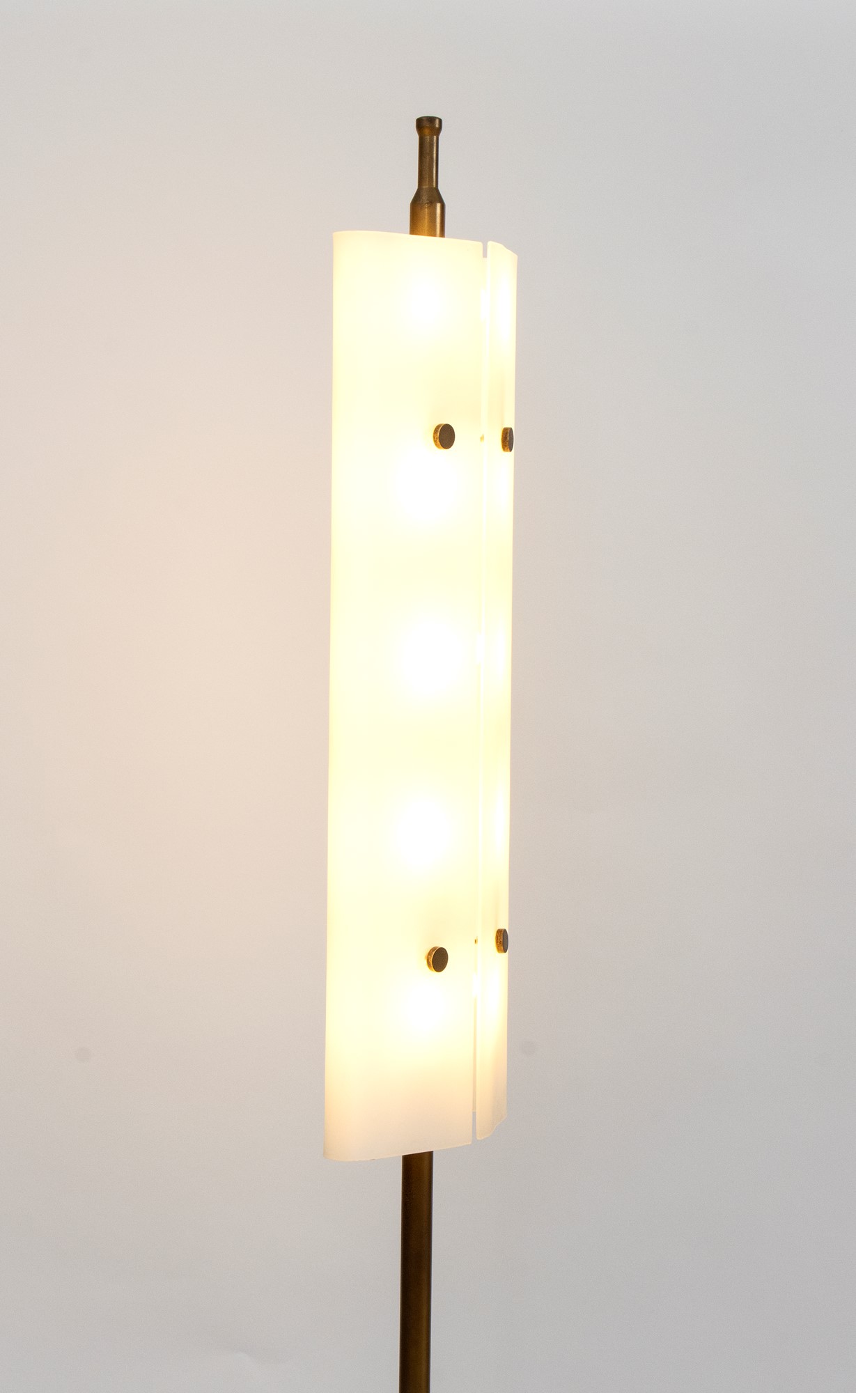 Angelo Lelli Ancona 1915-Monza 1979 Floor lamp mod. 12707 in brass and opal glass diffusers - Image 10 of 15