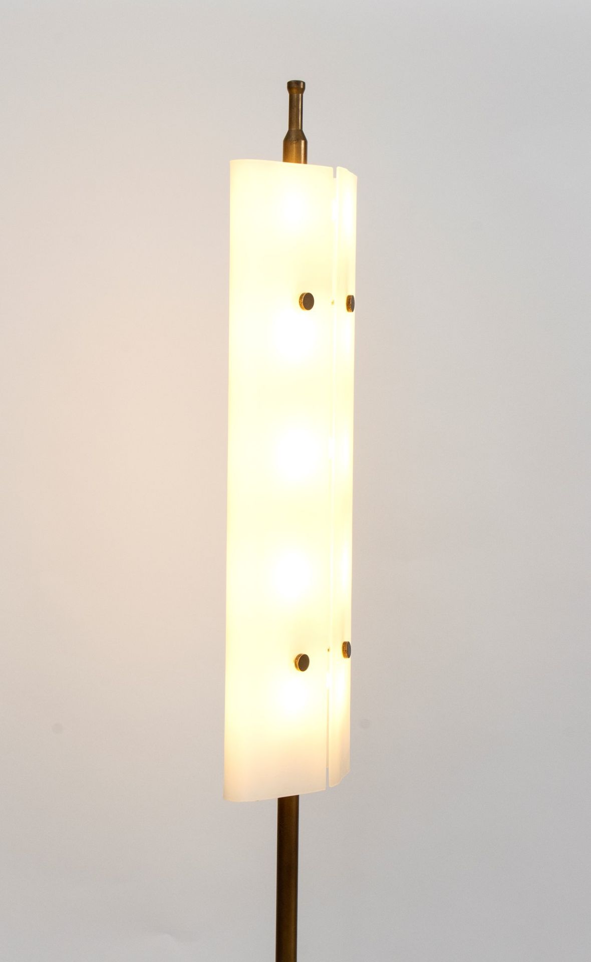 Angelo Lelli Ancona 1915-Monza 1979 Floor lamp mod. 12707 in brass and opal glass diffusers - Bild 10 aus 15