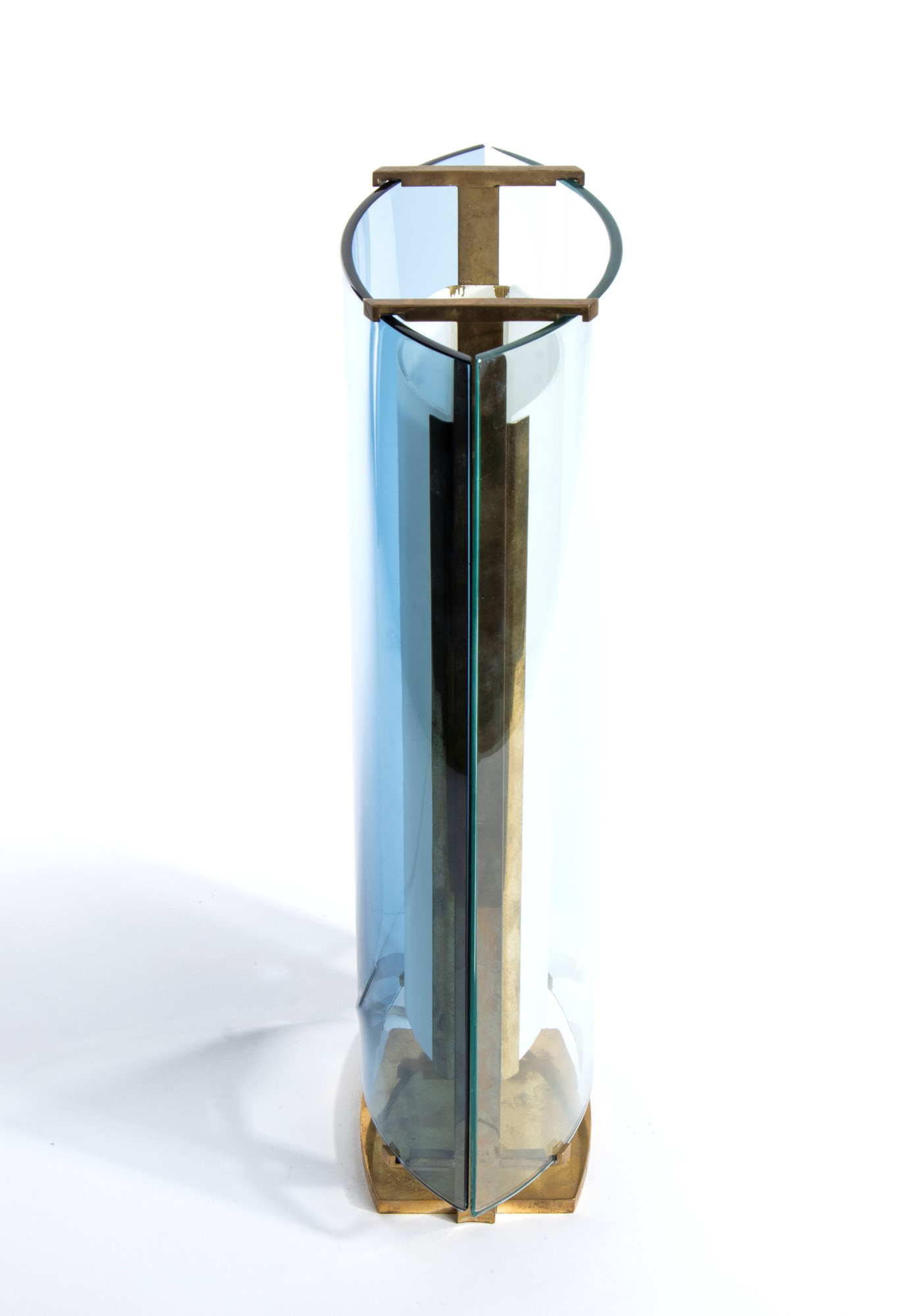 Max Ingrand Table lamp with brass structure and transparent and blue curved crystals. Model 2187 - Image 18 of 19