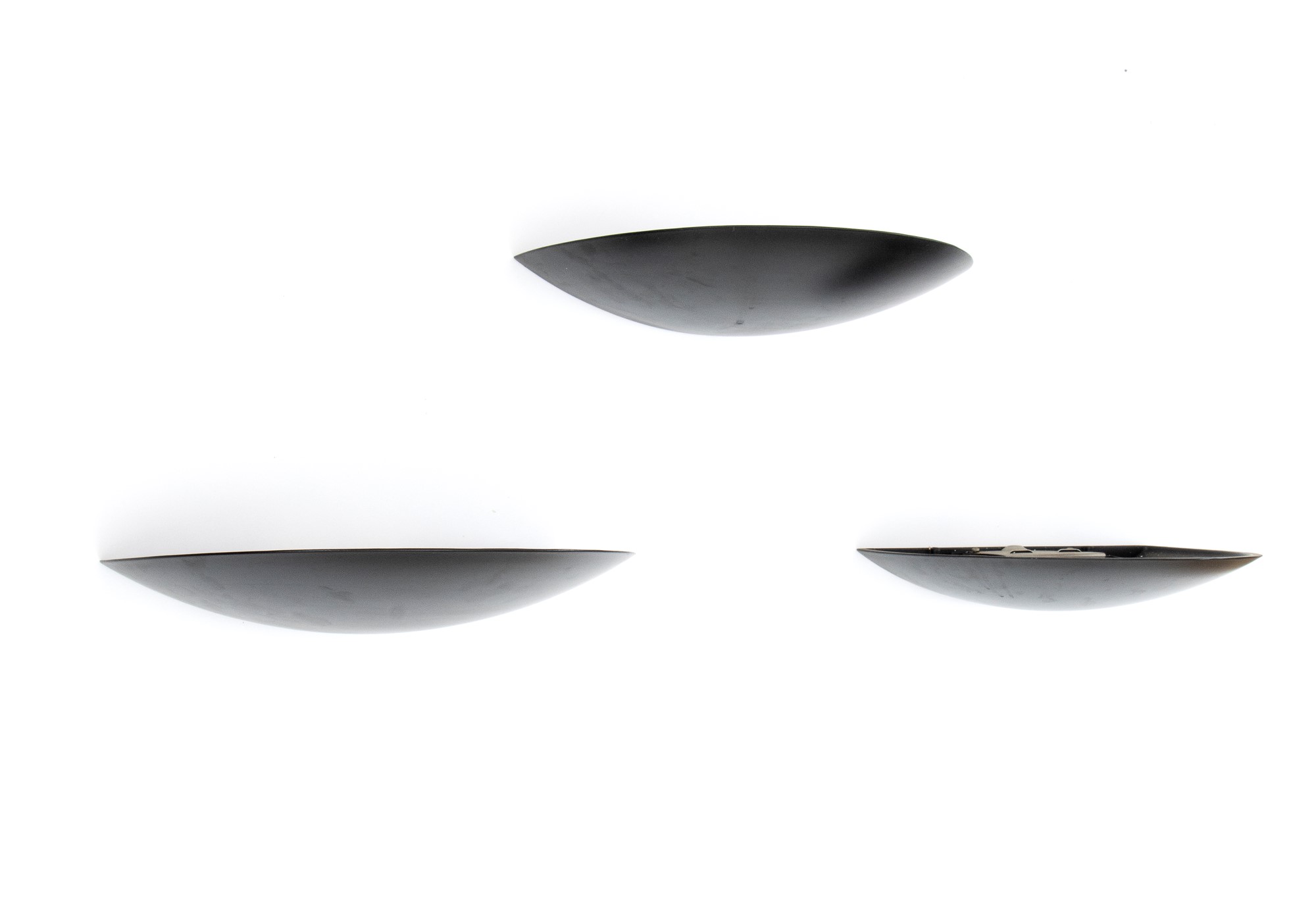 Lot of three wall lamps in matt black lacquered aluminium - Image 11 of 15