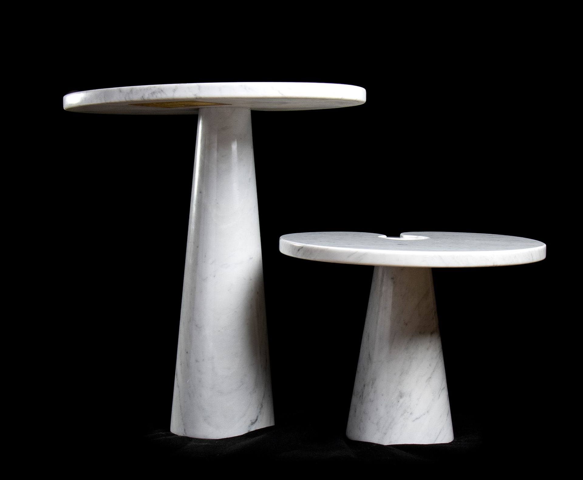 Angelo Mangiarotti Eros coffee tables with structures and tops in white Carrara marble - Bild 2 aus 7
