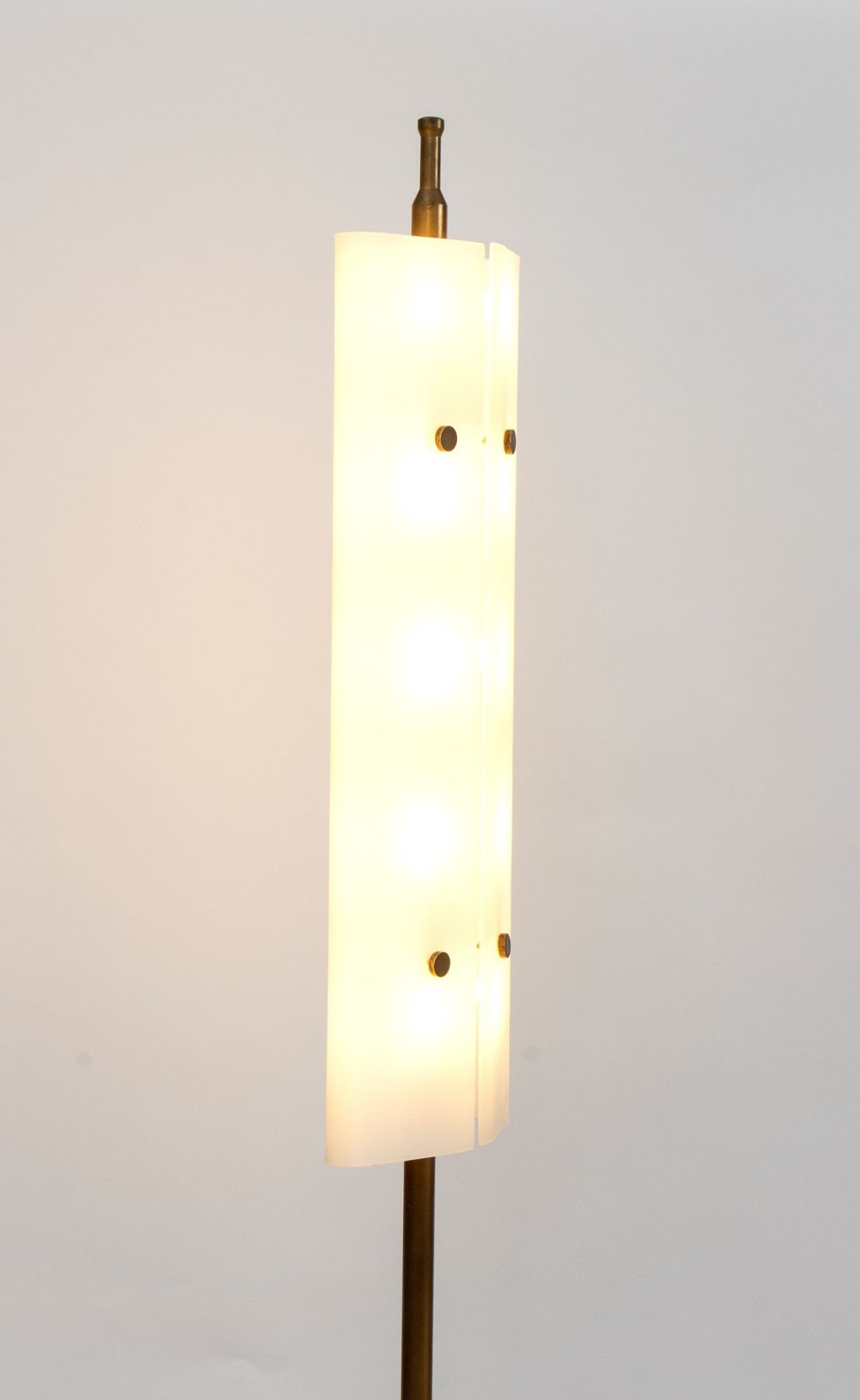 Angelo Lelli Ancona 1915-Monza 1979 Floor lamp mod. 12707 in brass and opal glass diffusers - Bild 8 aus 15