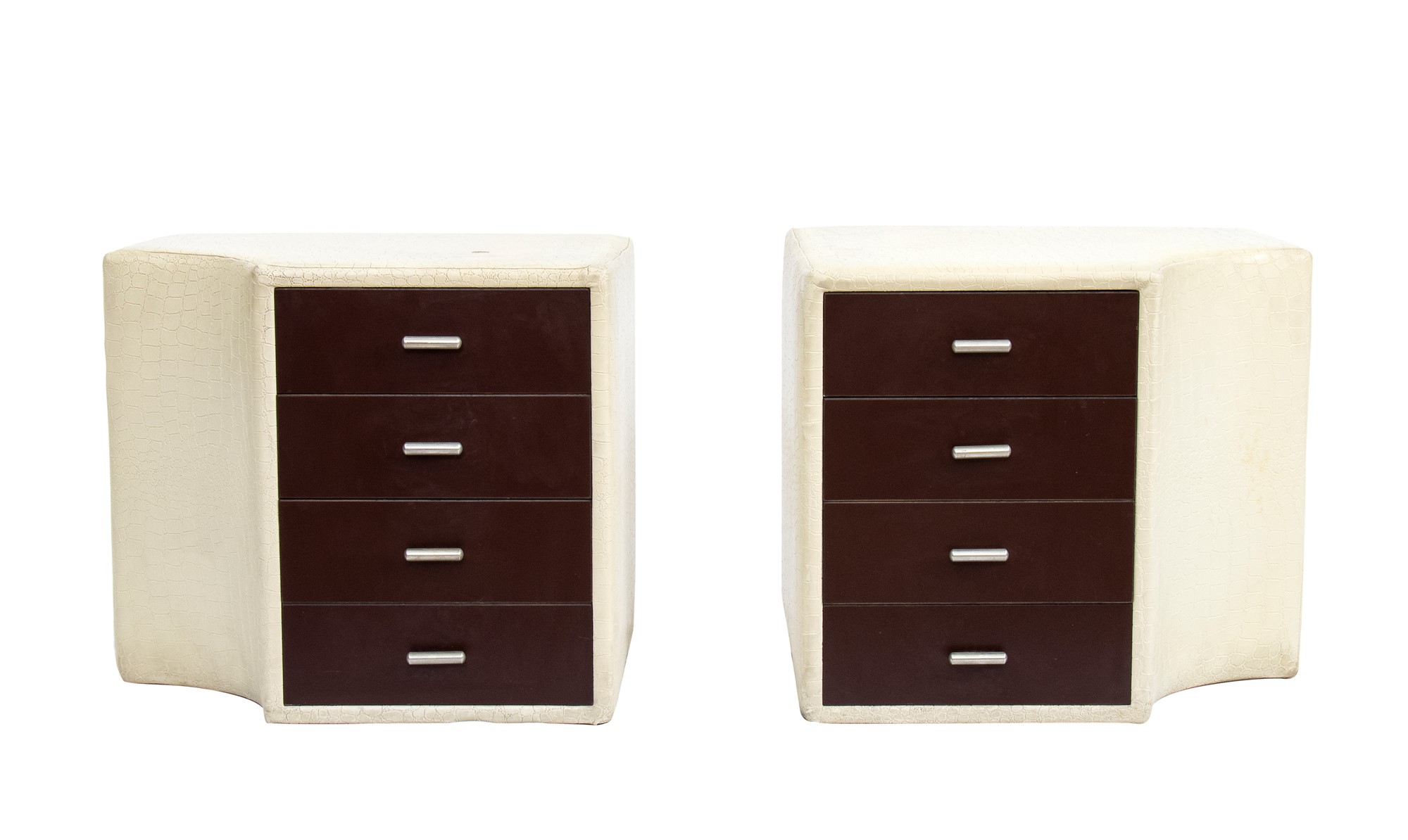 Guido Faleschini Pair of nightstands in white leather - Image 2 of 14