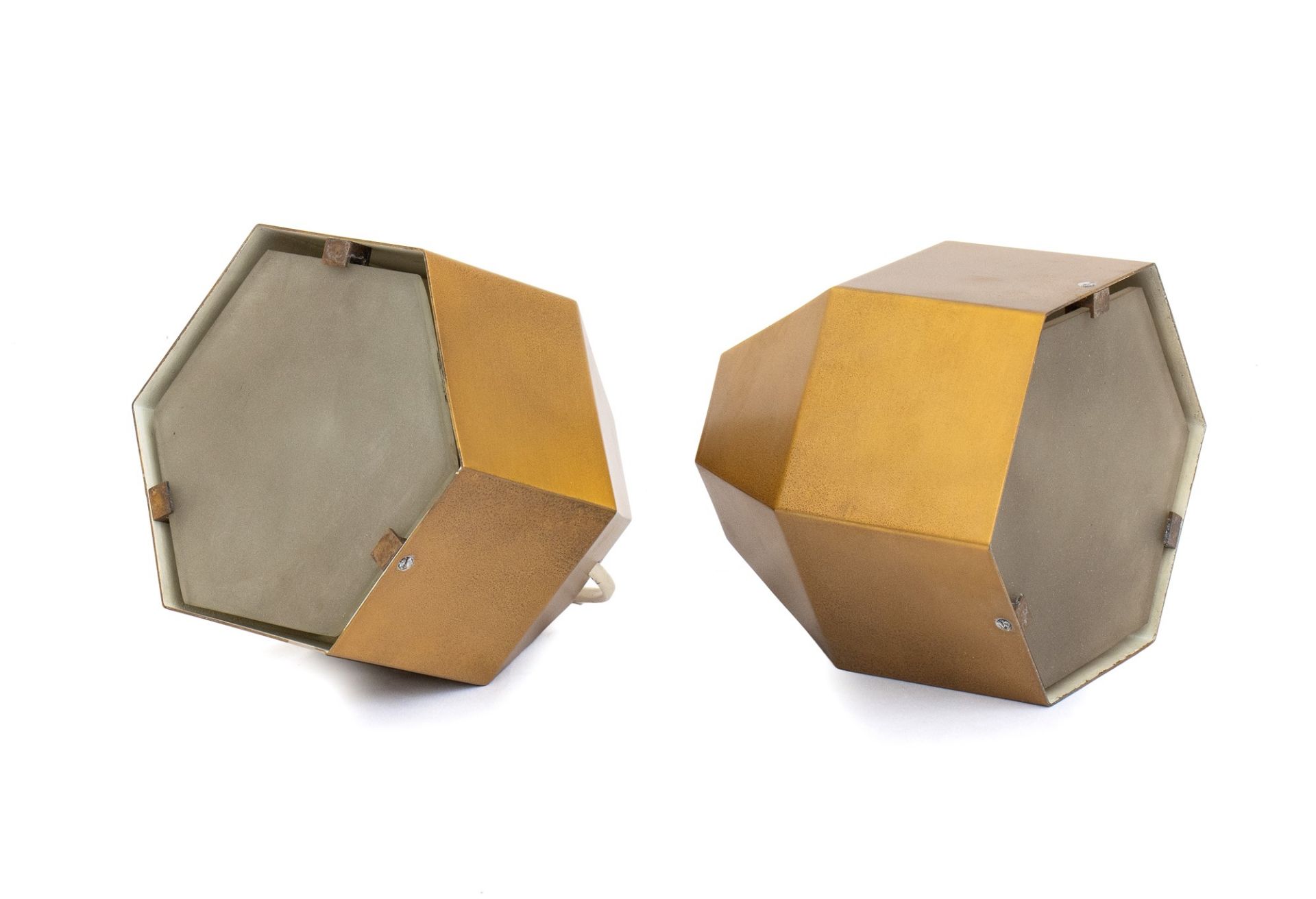 Max Ingrand Pair of table lamps with hexagonal brass structure and satin glass structure. Model 220 - Bild 10 aus 11