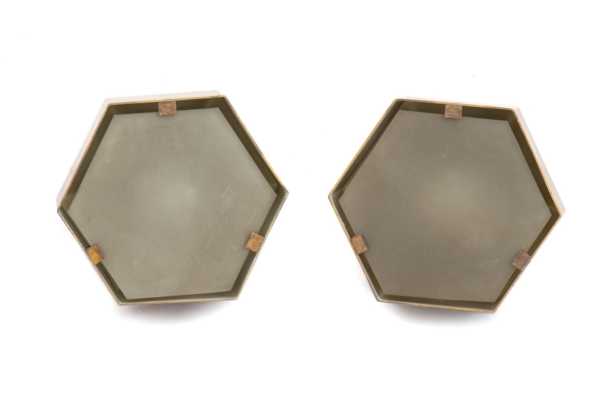 Max Ingrand Pair of table lamps with hexagonal brass structure and satin glass structure. Model 220 - Bild 6 aus 11