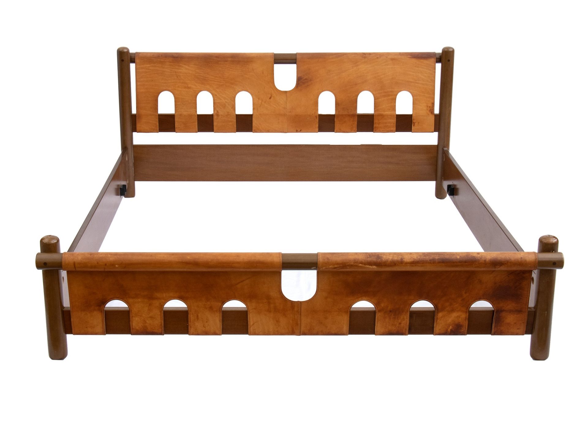 Yrjö Ilmari Tapiovaara Helsinki 1914-Helsinki 1999 Walnut and leather bed frame - Image 2 of 11