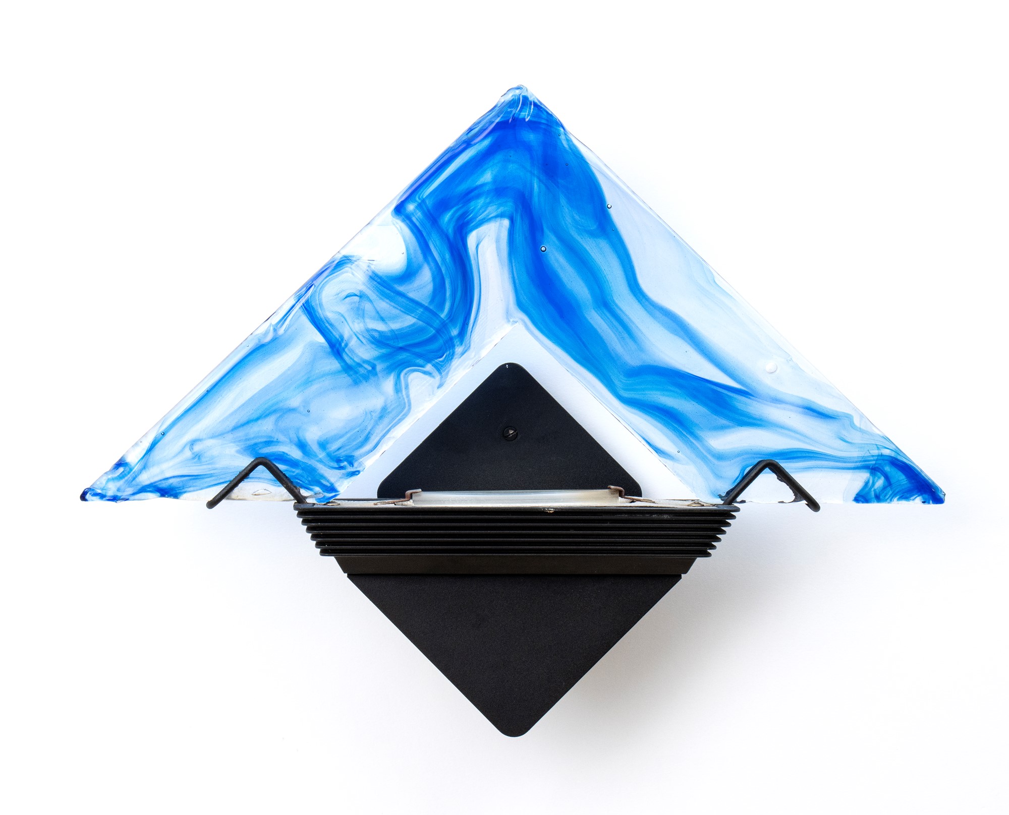 La Murrina wing lamp in hand blown Murano glass mounted on a triangular frame - Image 2 of 27