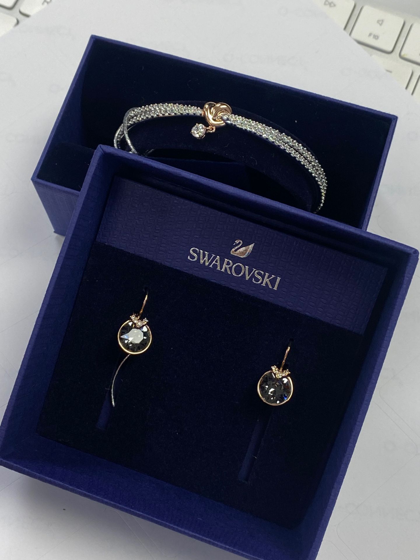 RRP £165 Swarovski Lifelong Heart Bracelet & Swarovski Drop Earrings - Image 4 of 4