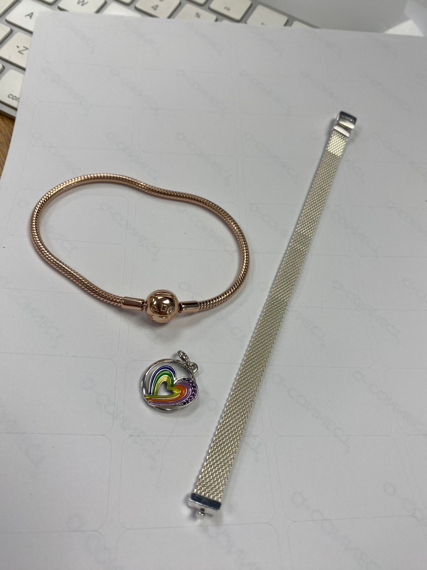 RRP £195 Pandora Chain Bracelet & Pandora Rose Gold Starter Bracelet & Pandora Rainbow Heart Charm - Image 2 of 4