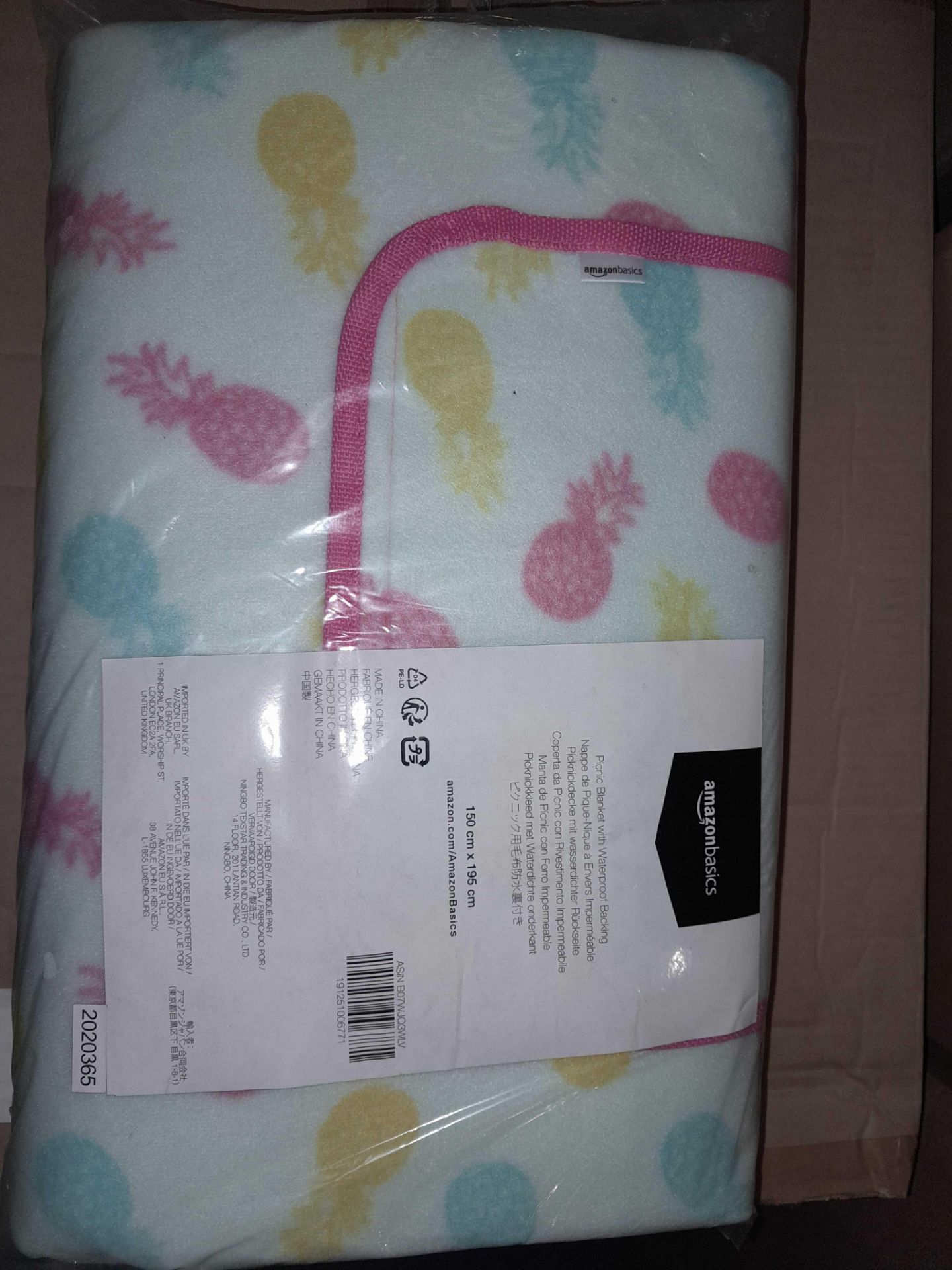 RRP £60 Brand New Factory Sealed Amazon Basics Picnic Blankets X4 - Image 2 of 2