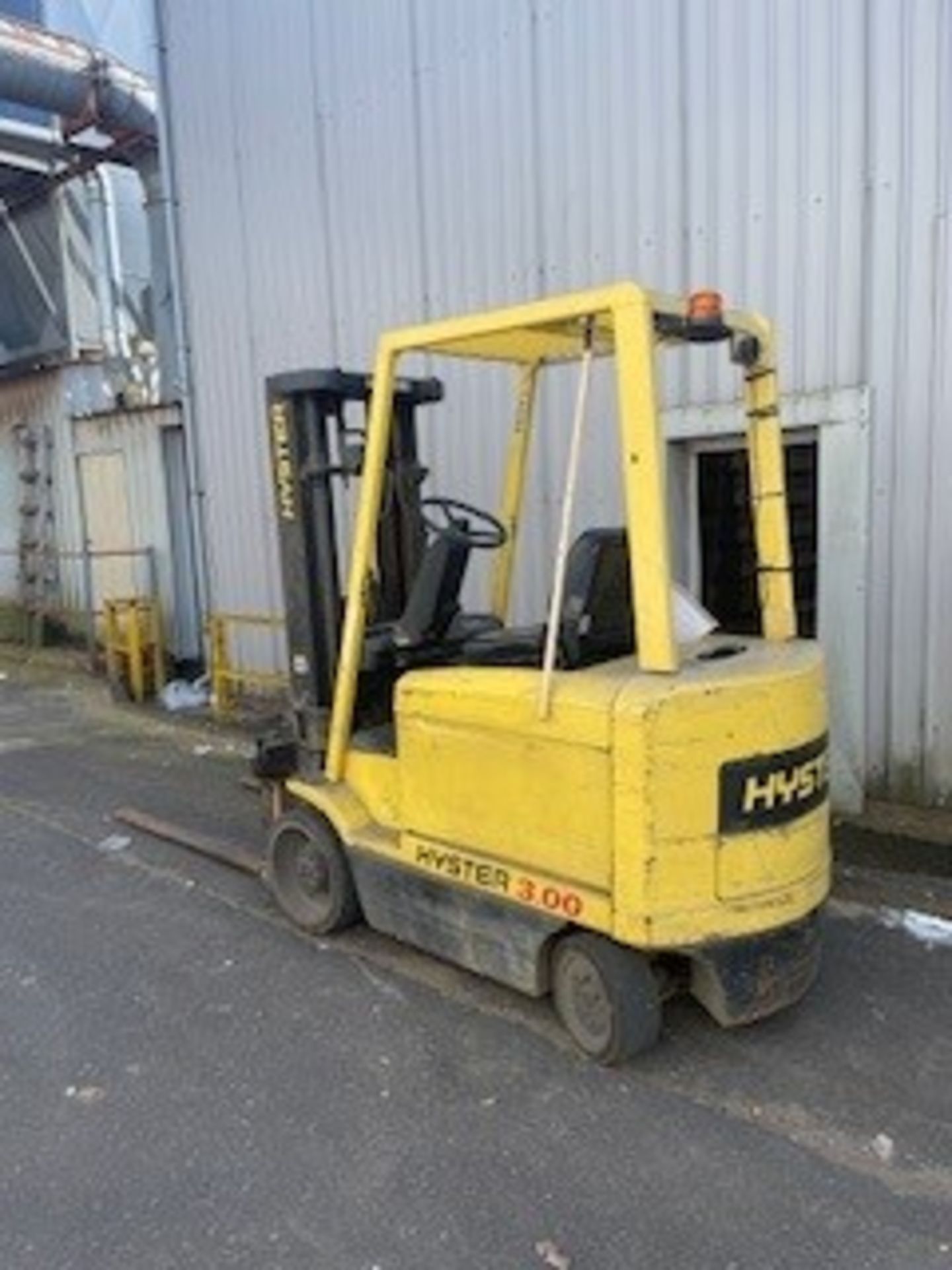 Hyster Electric Forklift Truck Model E3.00XM-847 **will required to be retained until site cleared* - Image 4 of 4