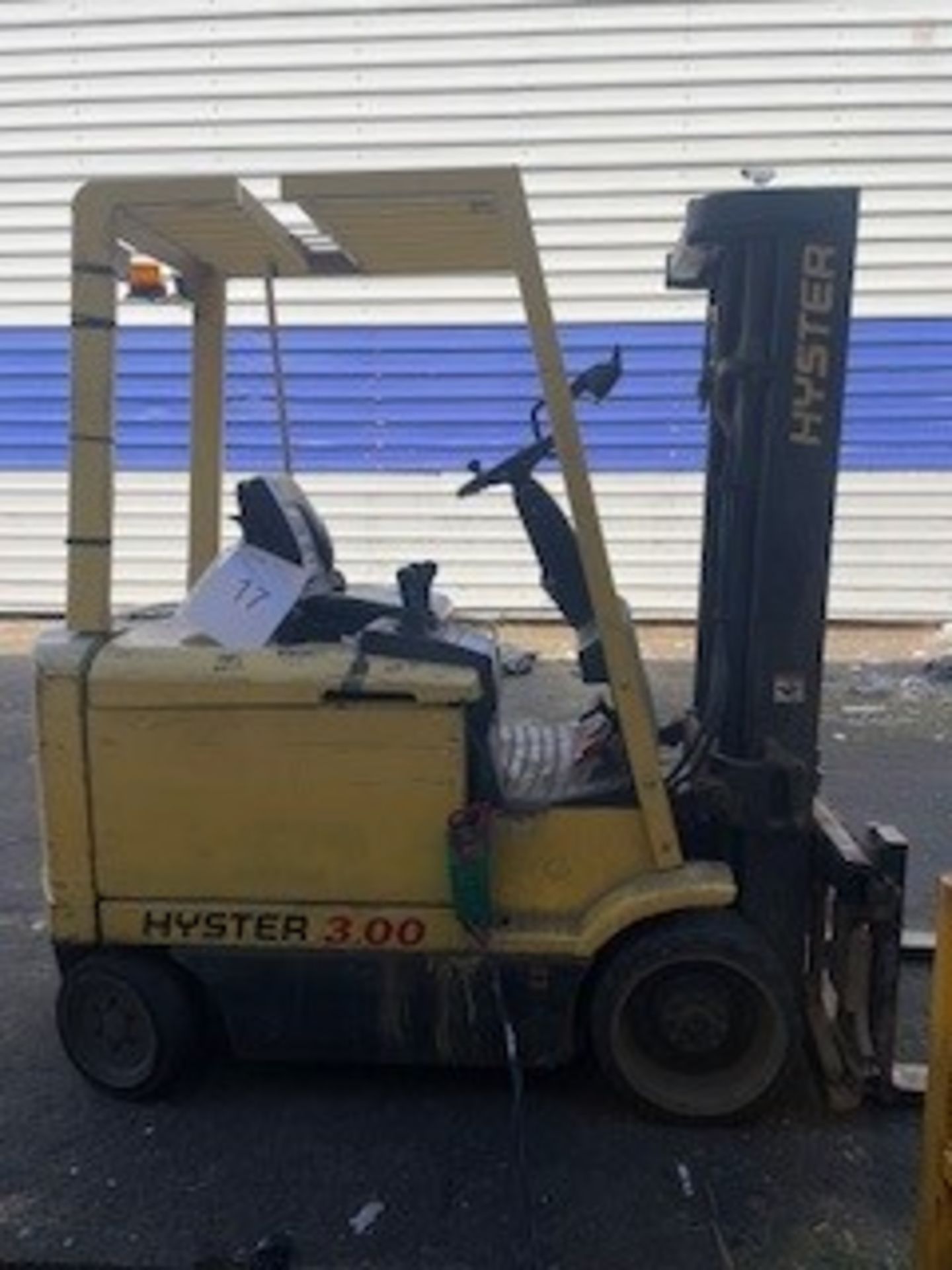Hyster Electric Forklift Truck Model E3.00XM-847 **will required to be retained until site cleared* - Image 2 of 4