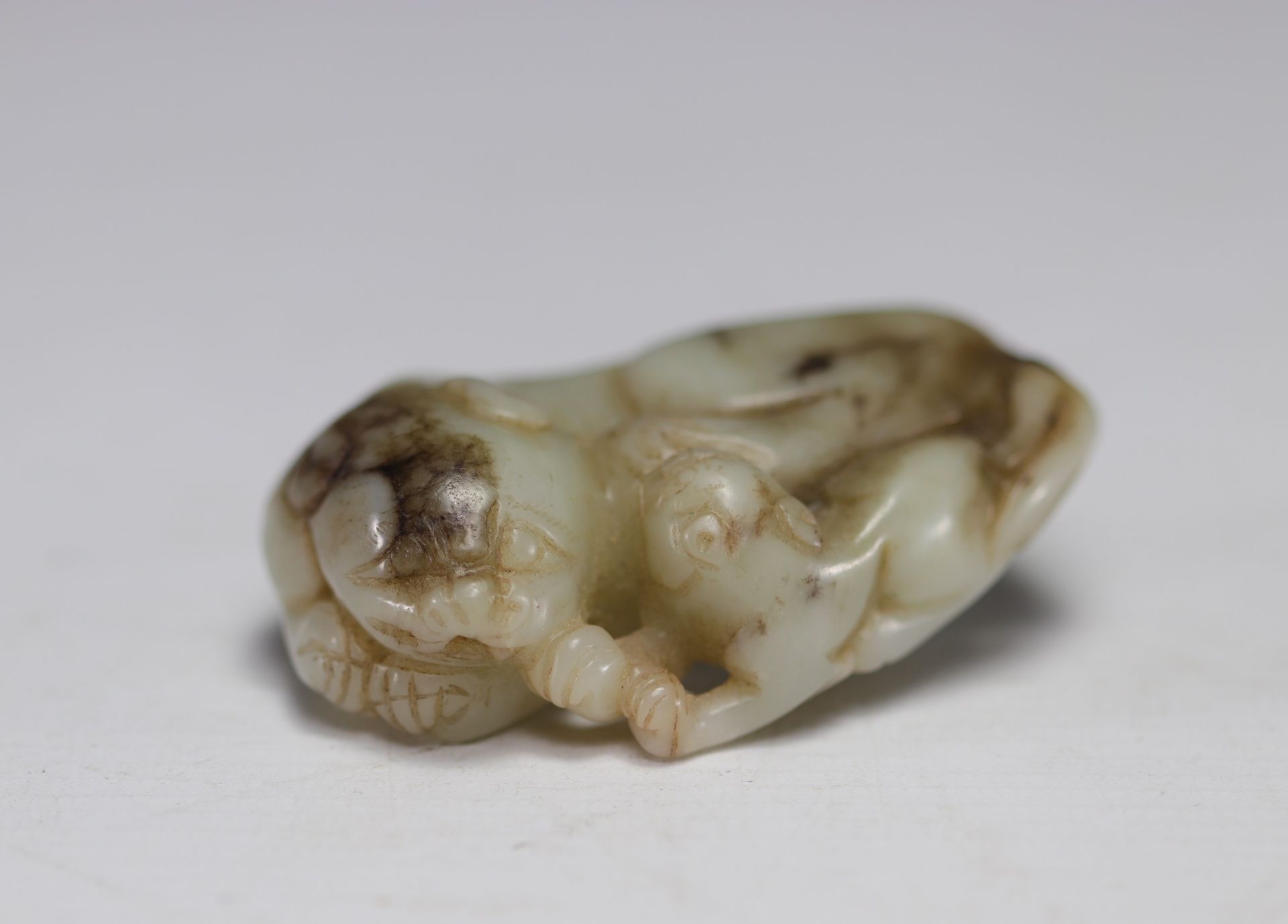 China - Carved jade reclining lions, 18th century. - Image 4 of 9