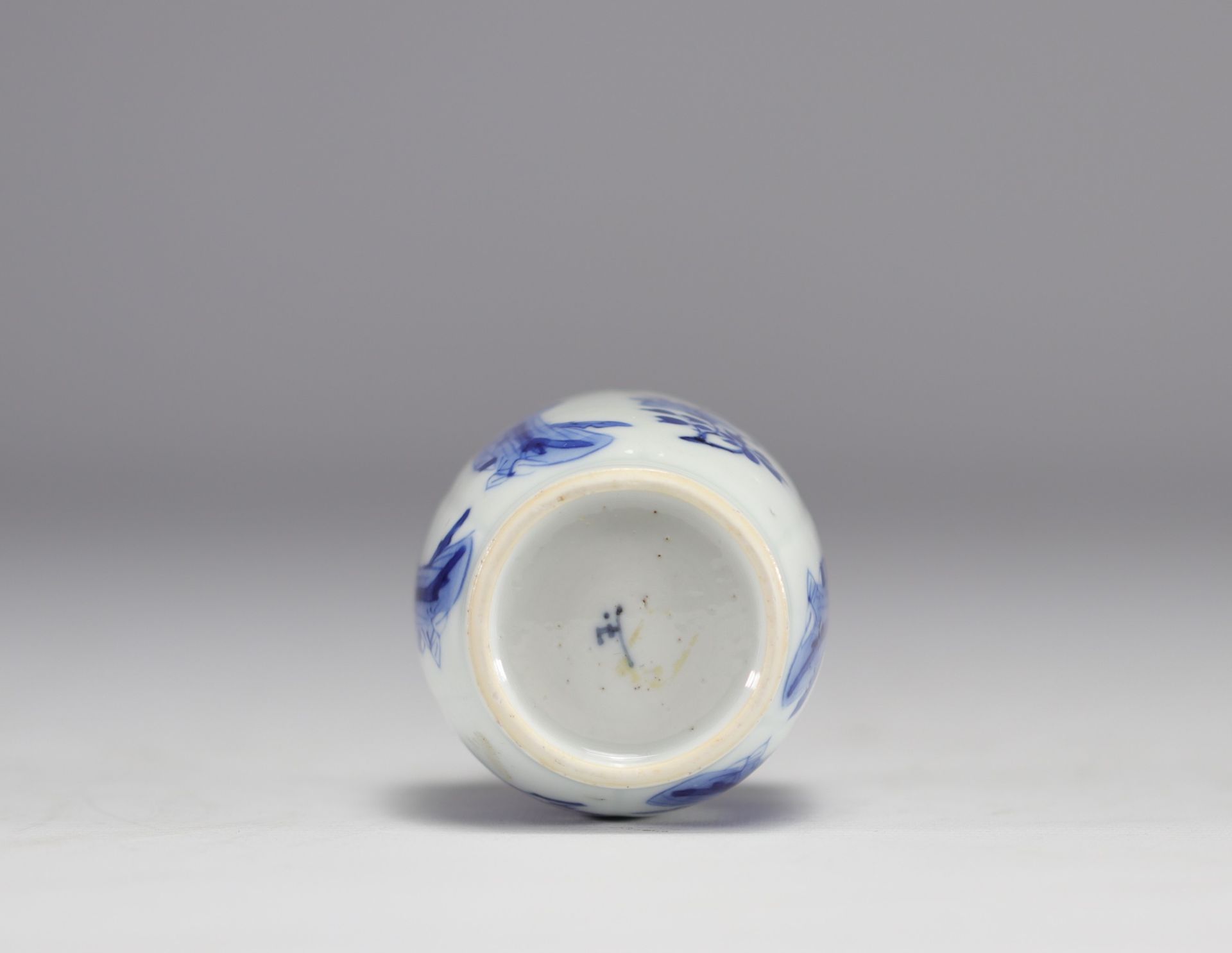 A small white and blue vase decorated with flowers and women in traditional dress from the Kangxi pe - Image 6 of 6