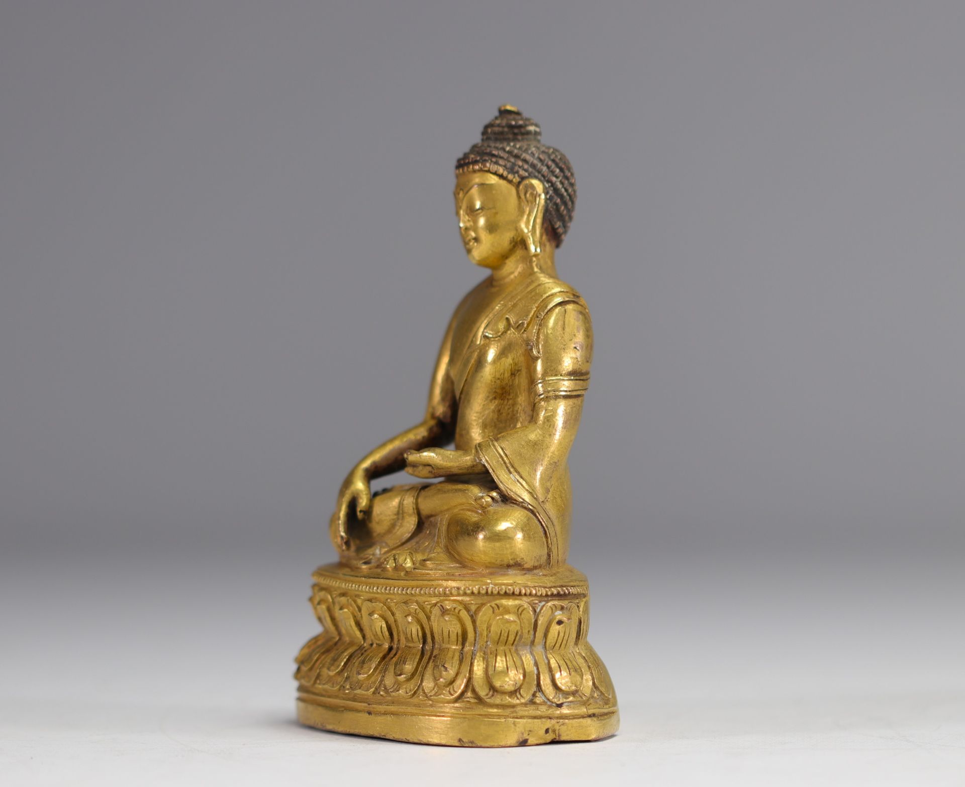 Sculpture of a seated Buddha on a gilded bronze base - Image 2 of 6