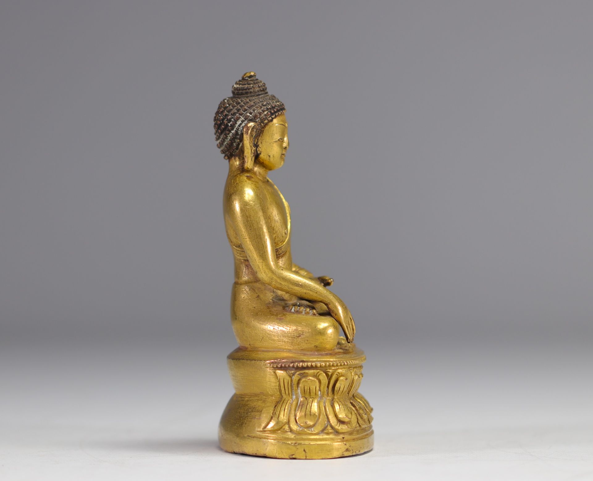 Sculpture of a seated Buddha on a gilded bronze base - Image 3 of 6