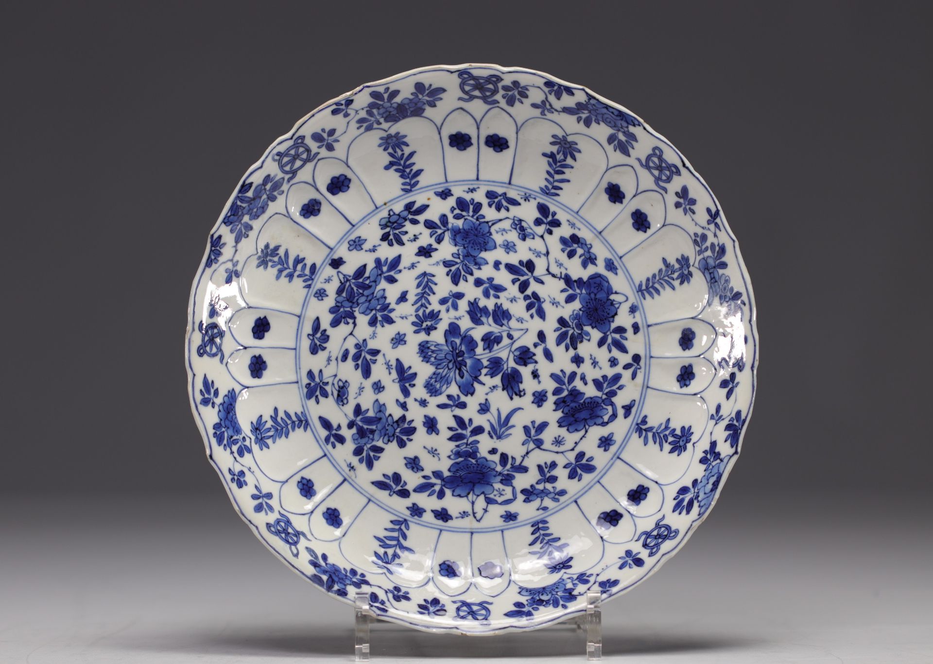 China - Blue-white porcelain plate with floral decoration, Kangxi mark.