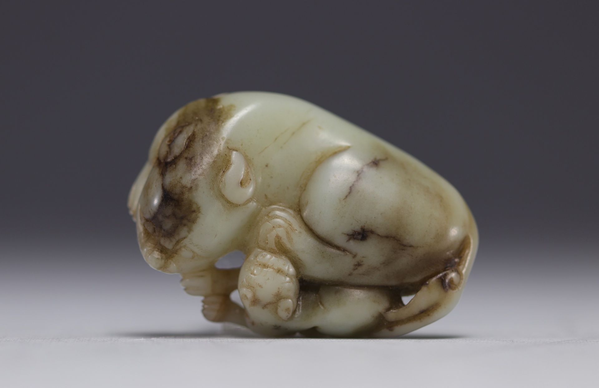 China - Carved jade reclining lions, 18th century. - Image 8 of 9