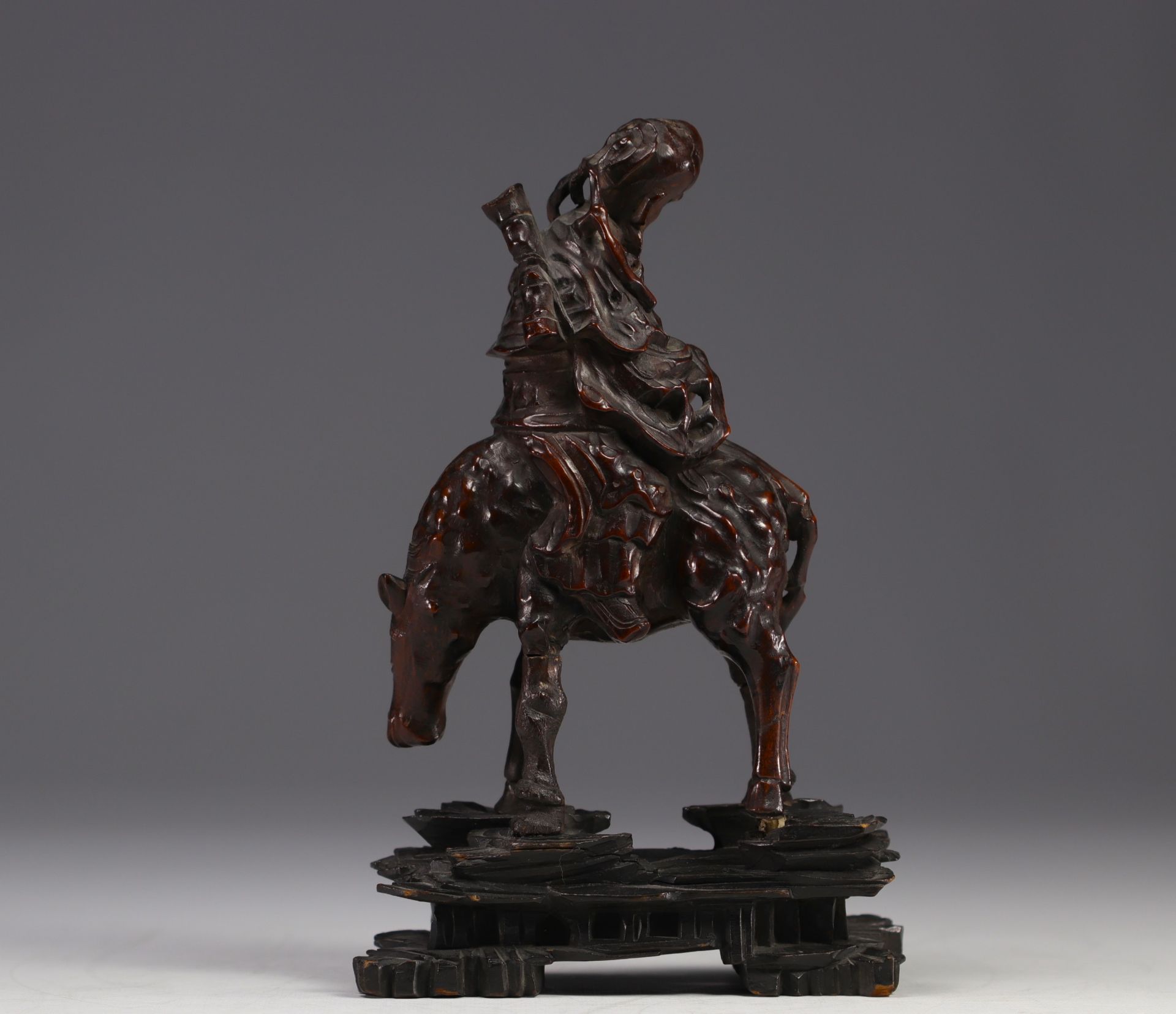 Wooden "root" sculpture of a figure on horseback from China, late 18th century - Image 2 of 4