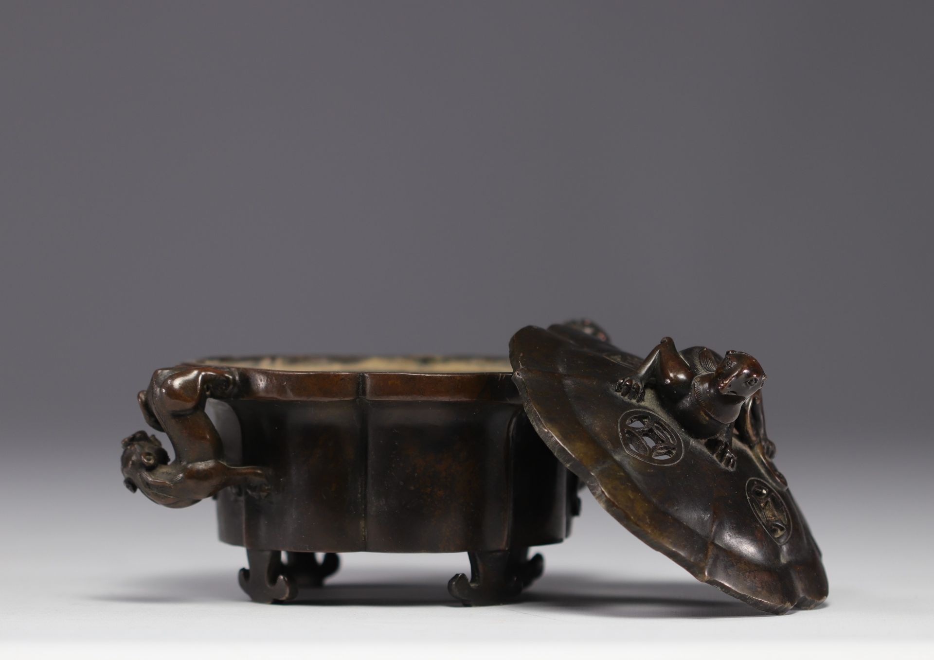 China - bronze perfume burner decorated with fantastic animals, Kangxi mark. - Image 4 of 6