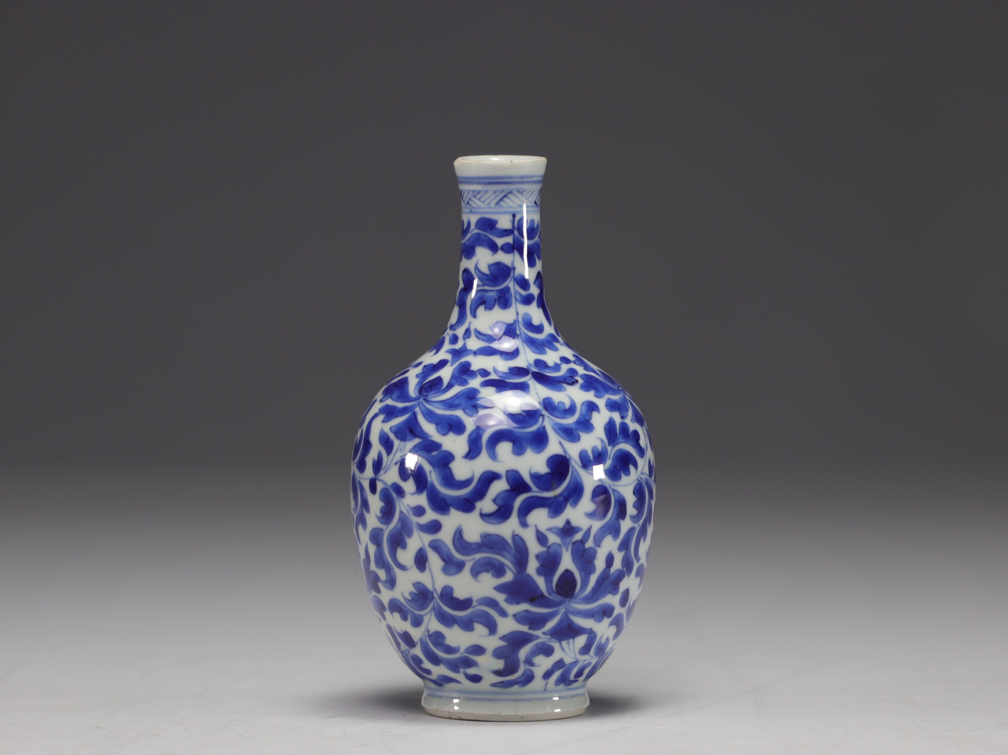 China - Blue-white porcelain vase with floral decoration, mark under the piece. - Image 2 of 4