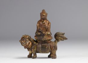 An ormolu Guanine sculpture resting on a lion from the Qing period (æ¸…æœ)