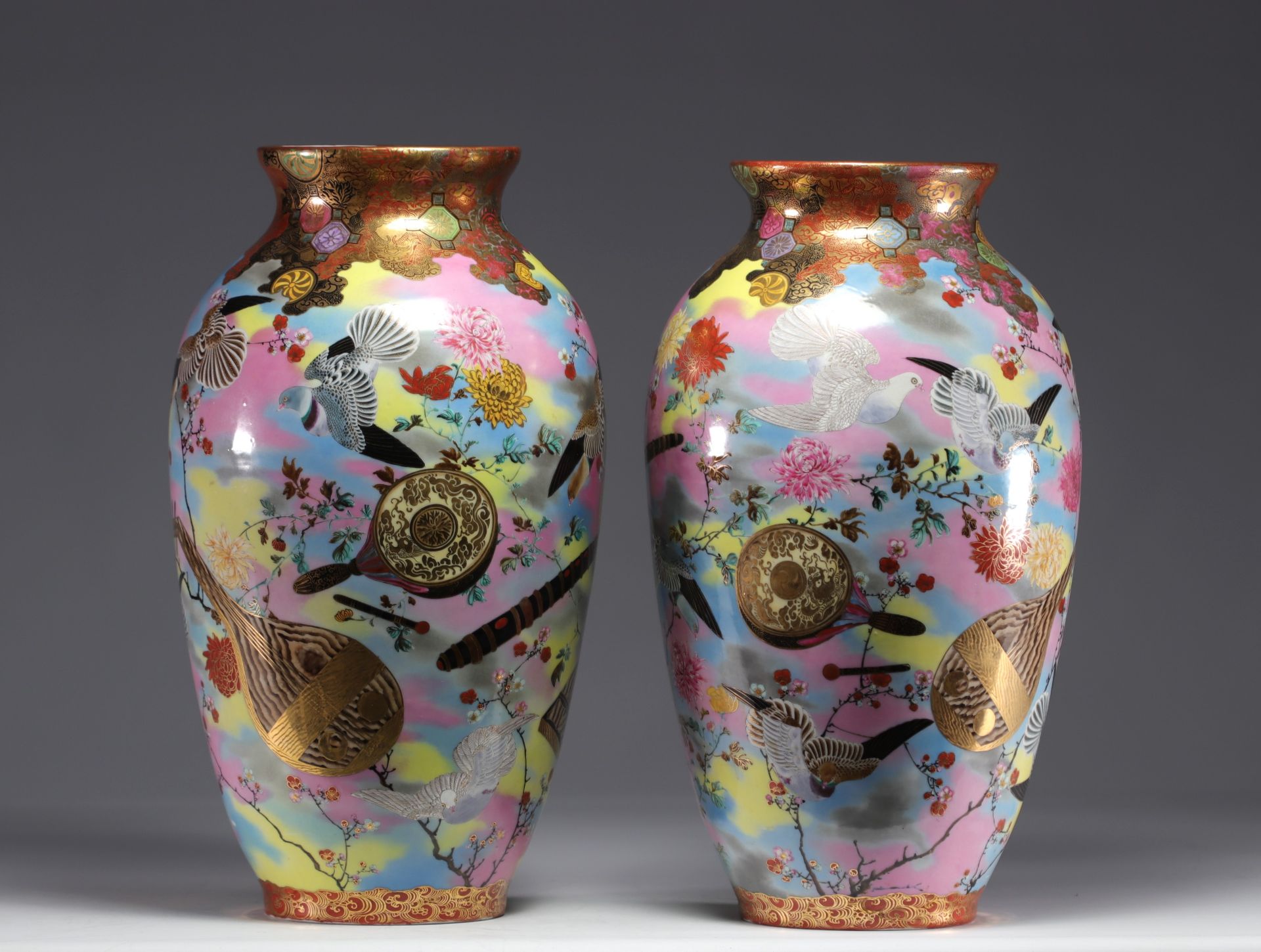 Japan - A pair of Satsuma vases with radiant doves, pigeons and flowers, Meiji period.Â - Image 2 of 8