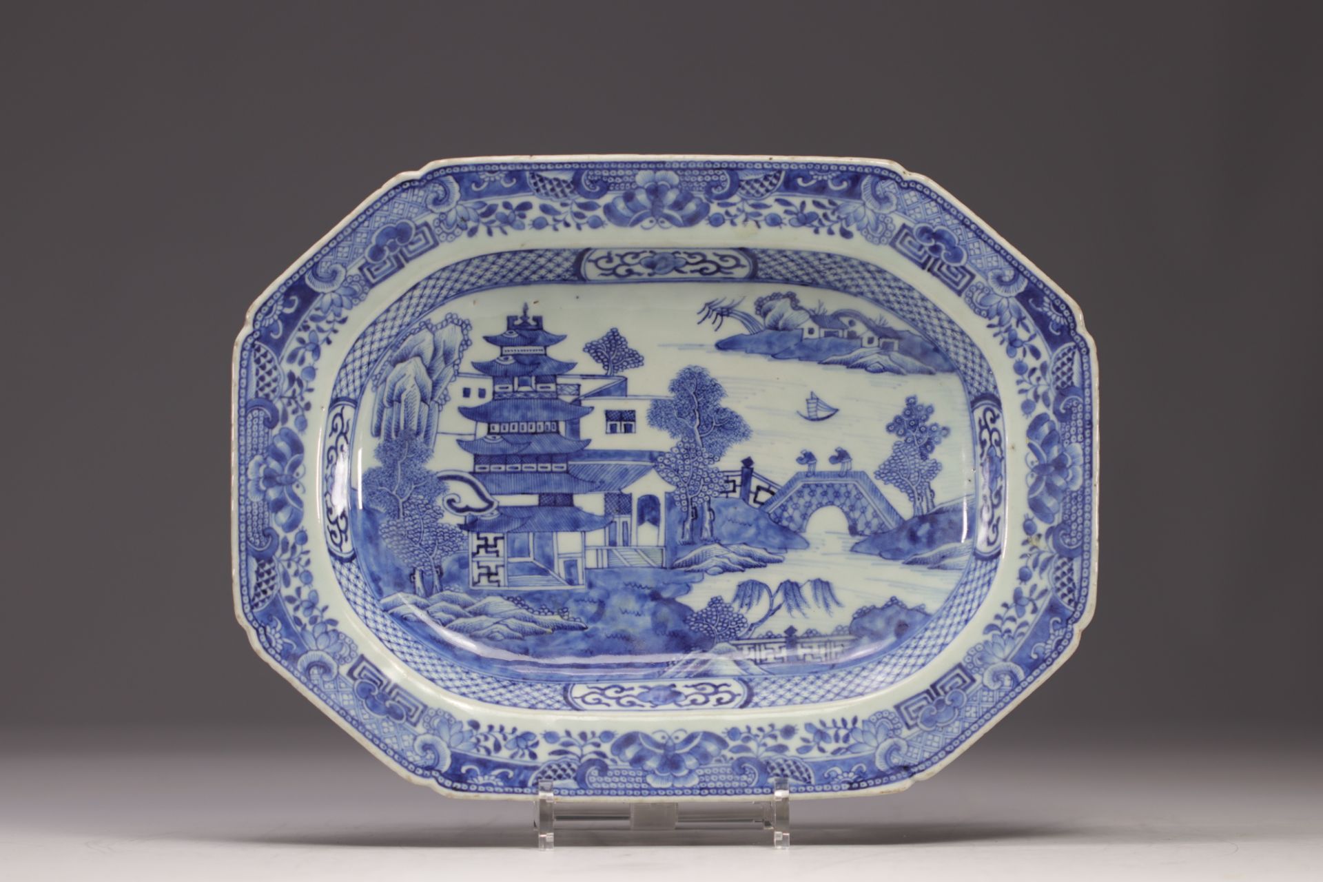 China - White and blue porcelain dish, landscape design, 18th century.