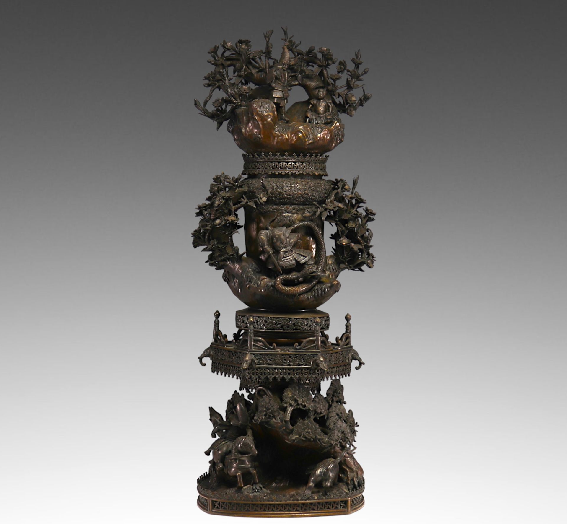 Japan, imposing bronze incense burner, Meiji period.