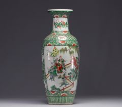 China - Green family porcelain vase decorated with warriors, 19th century.