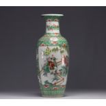 China - Green family porcelain vase decorated with warriors, 19th century.