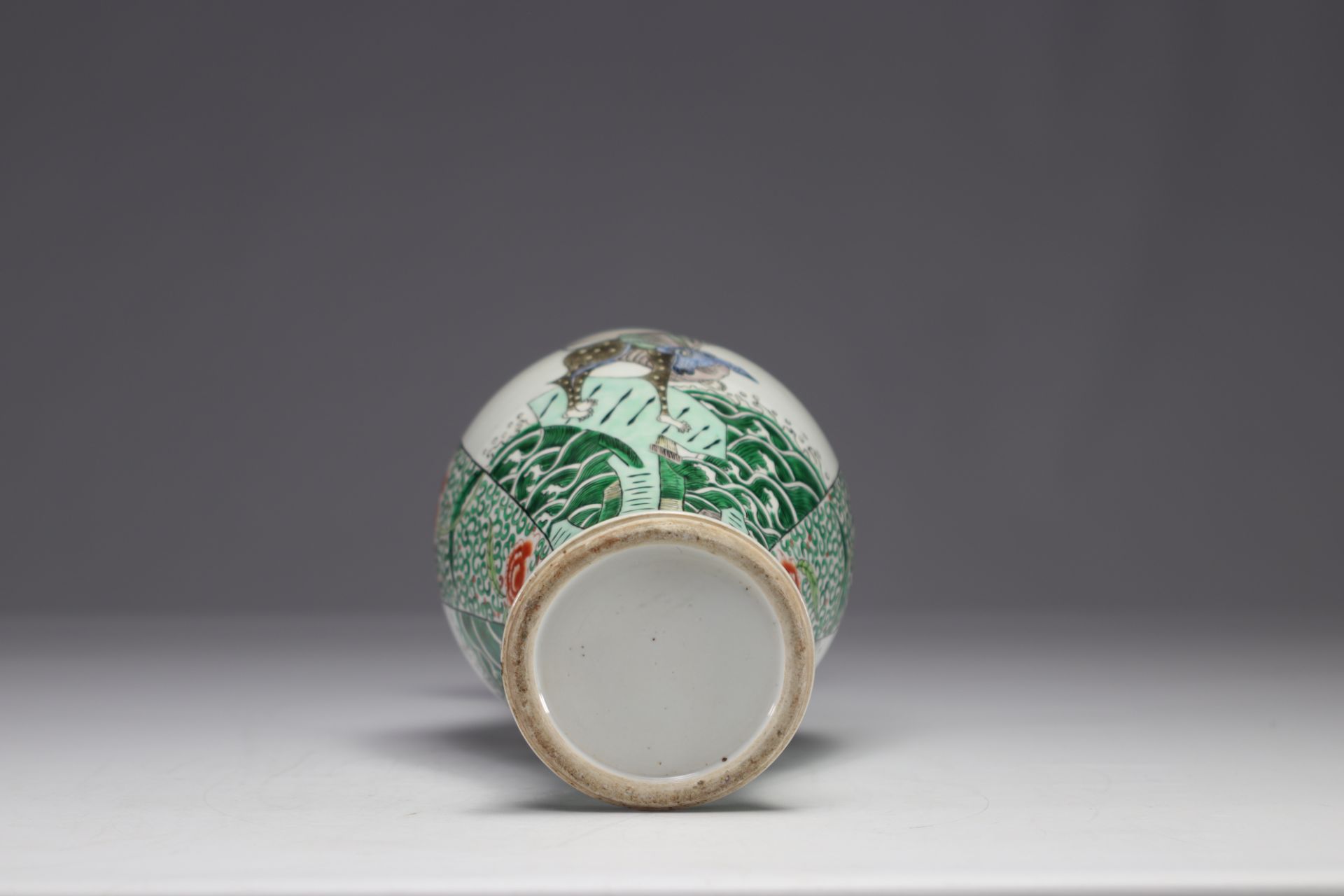 China - A green family porcelain baluster vase, decorated with birds in a cartouche, 19th century. - Image 5 of 6