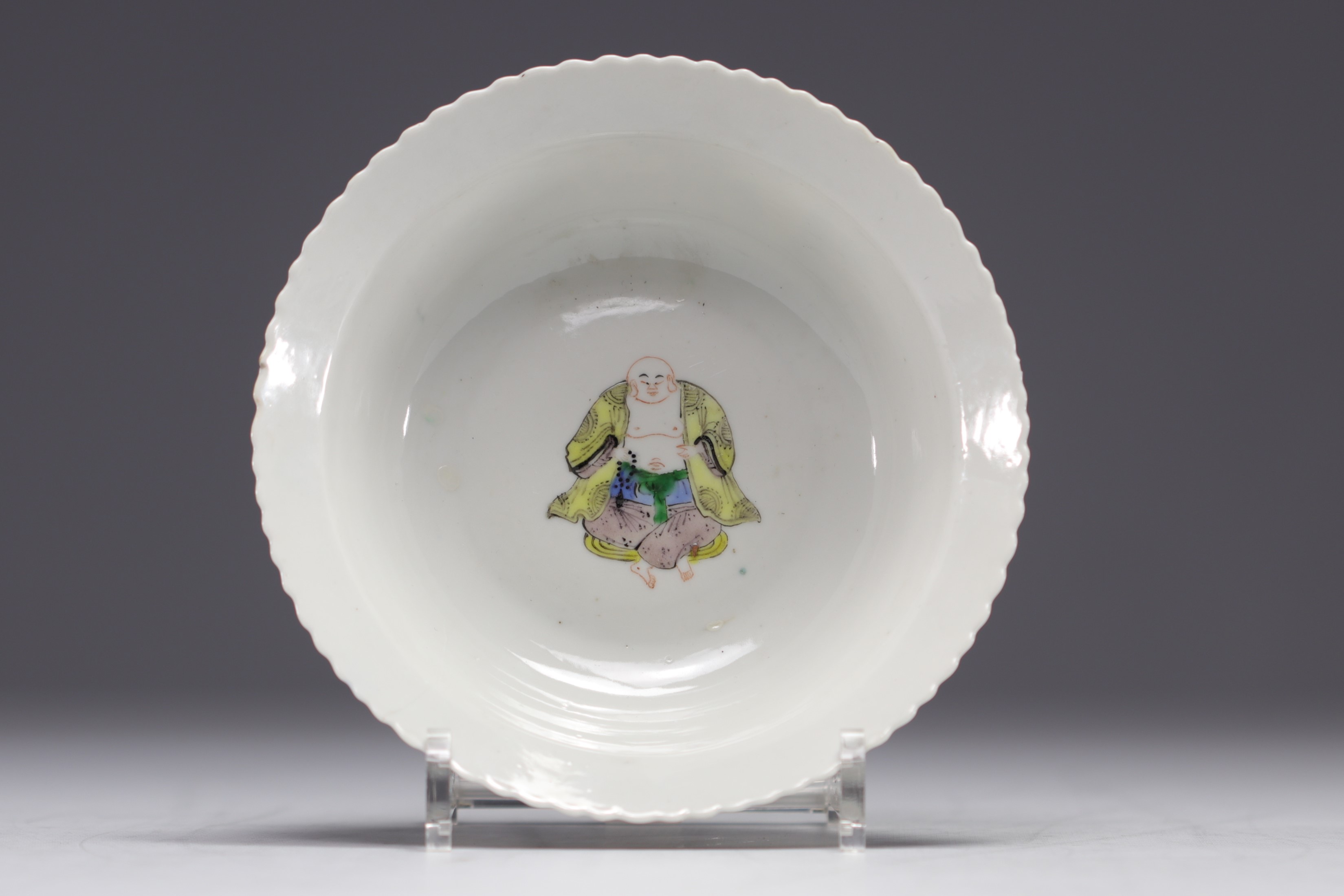 China - Porcelain bowl decorated with frieze of characters, mark in red under the piece. - Image 6 of 7