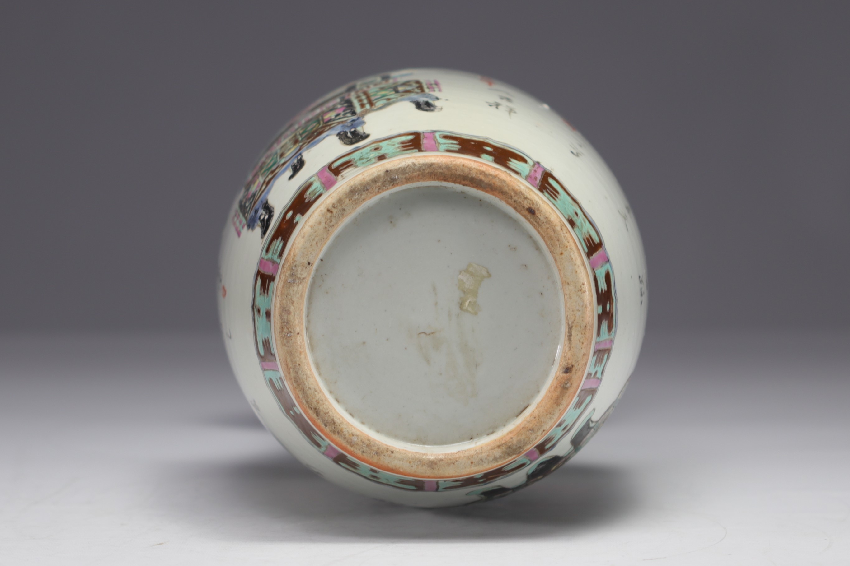 China - Famille rose porcelain baluster vase, 19th century. - Image 5 of 6